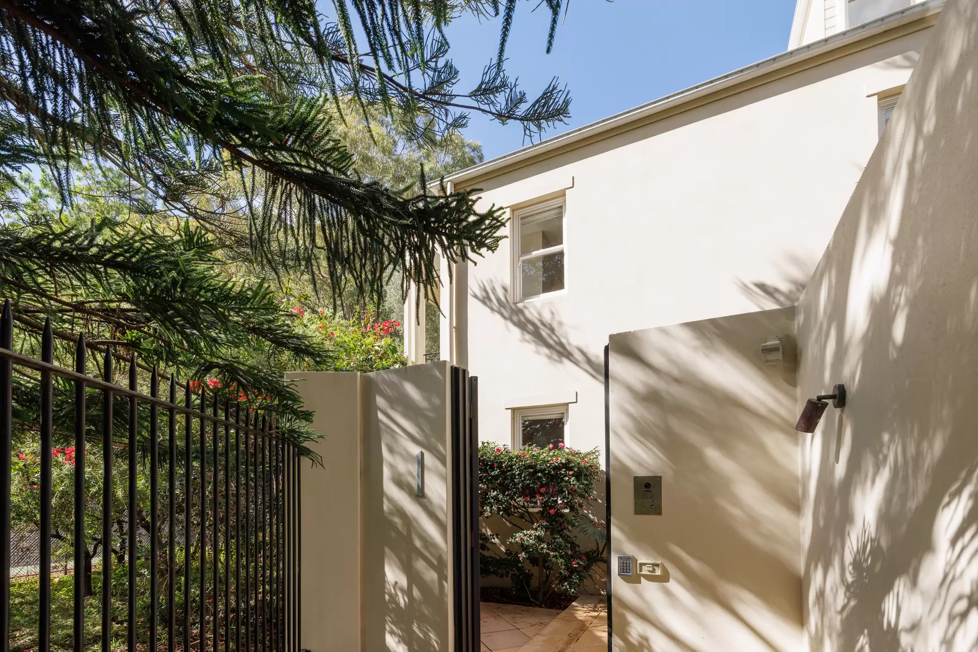 1 Roylston Street, Paddington Sold by Sydney Sotheby's International Realty - image 1