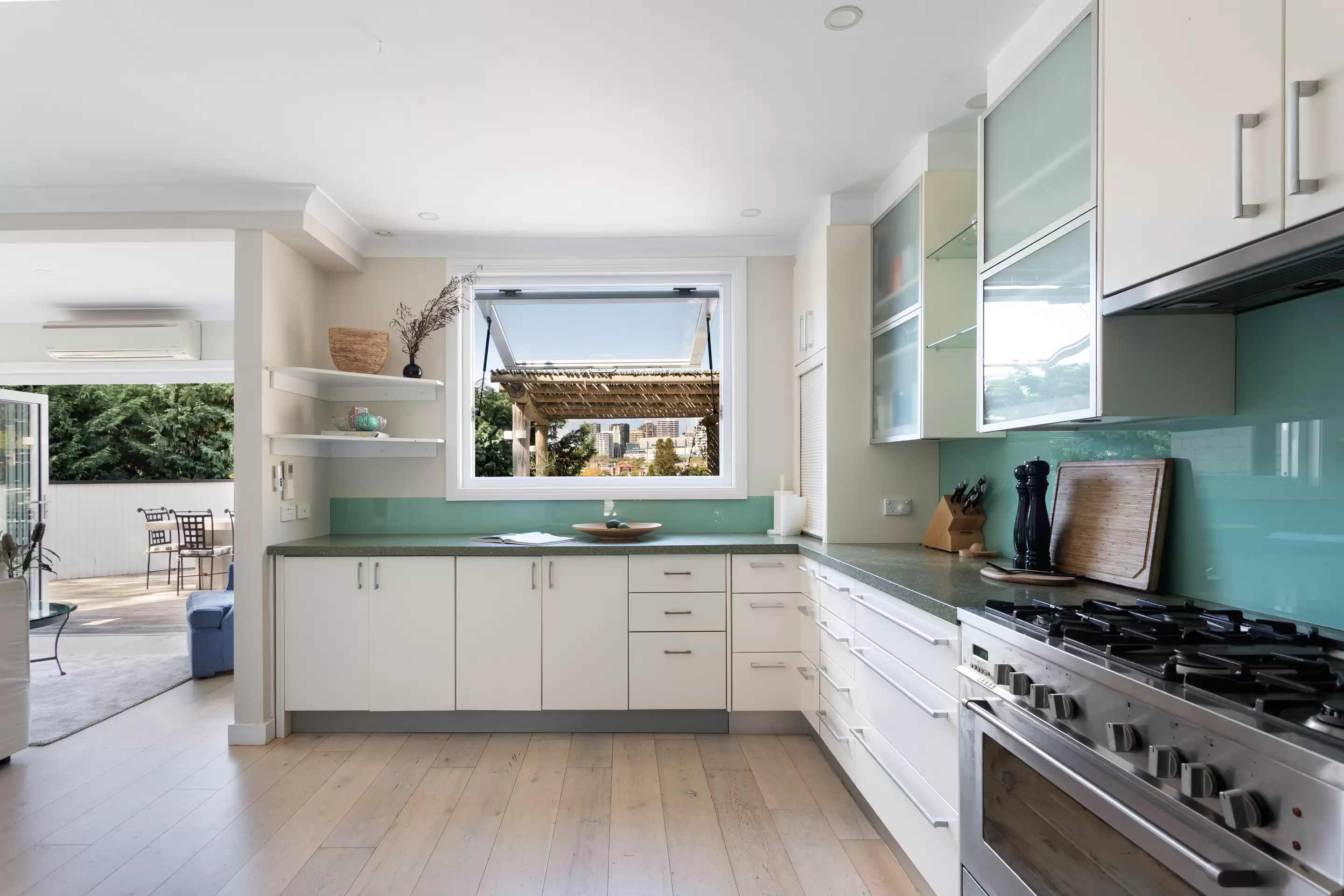 305 Edgecliff Road, Woollahra Sold by Sydney Sotheby's International Realty - image 13