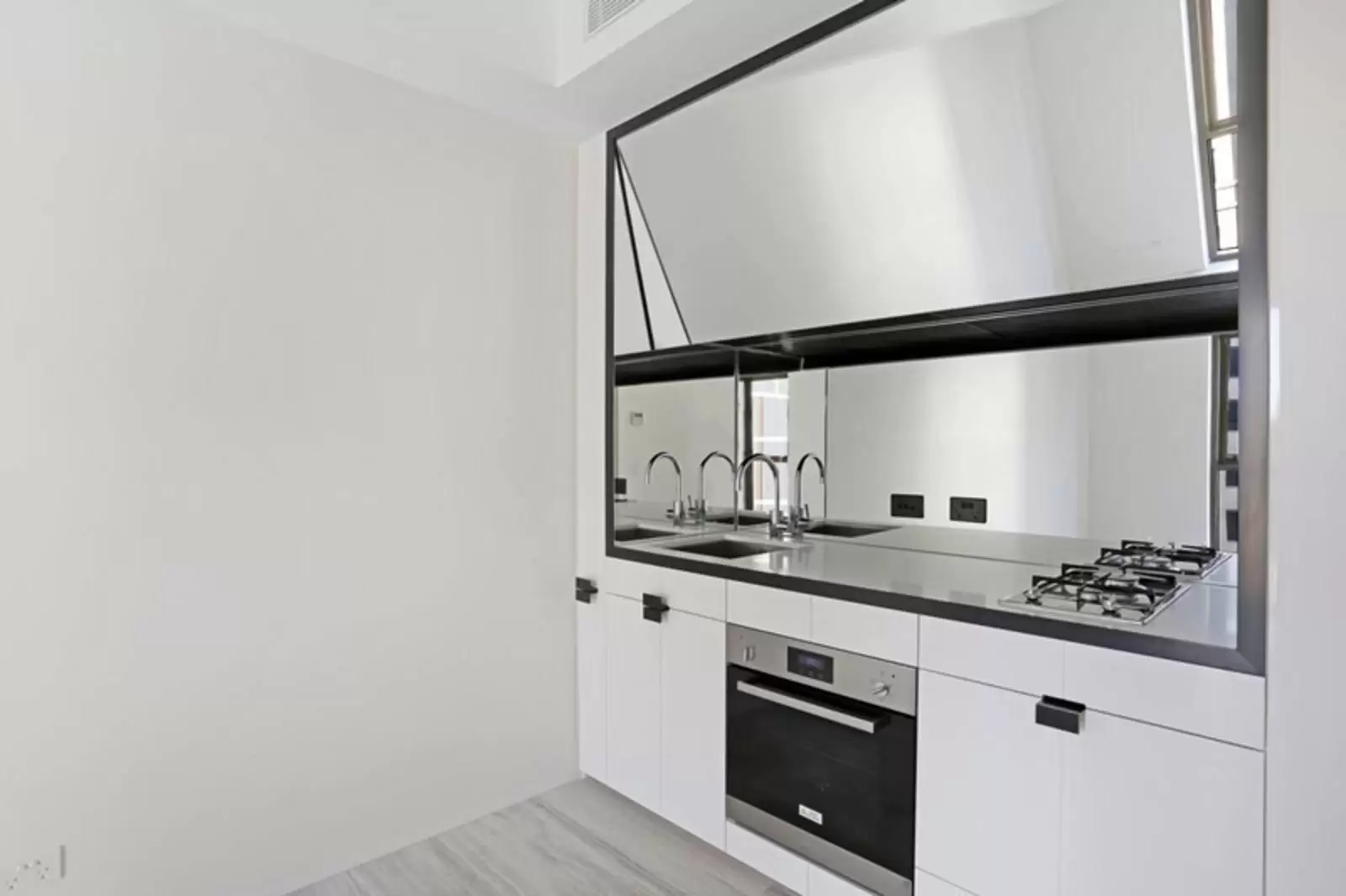 S1011/178 Thomas Street, Haymarket Sold by Sydney Sotheby's International Realty - image 5