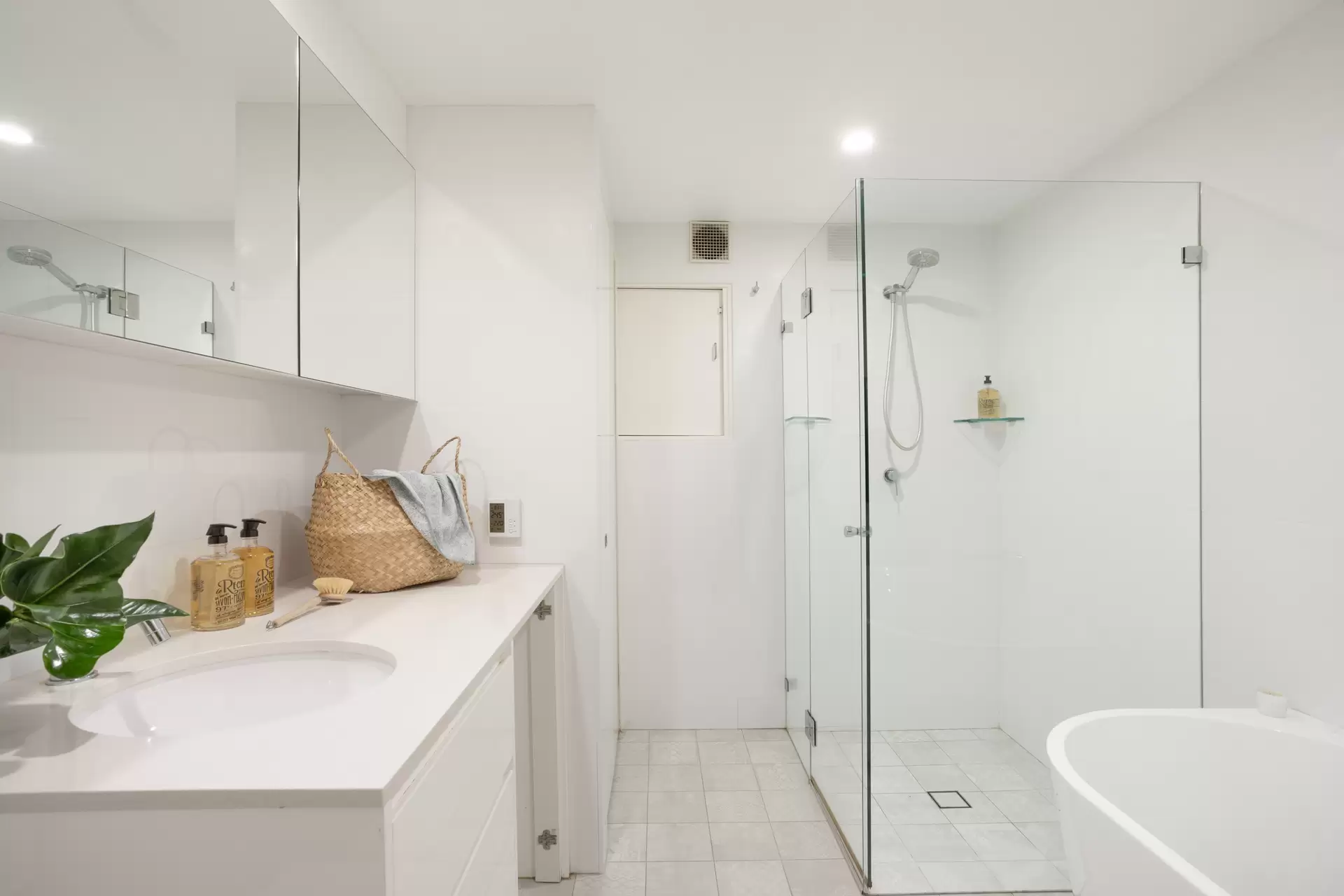 80 Holdsworth Street, Woollahra Sold by Sydney Sotheby's International Realty - image 1
