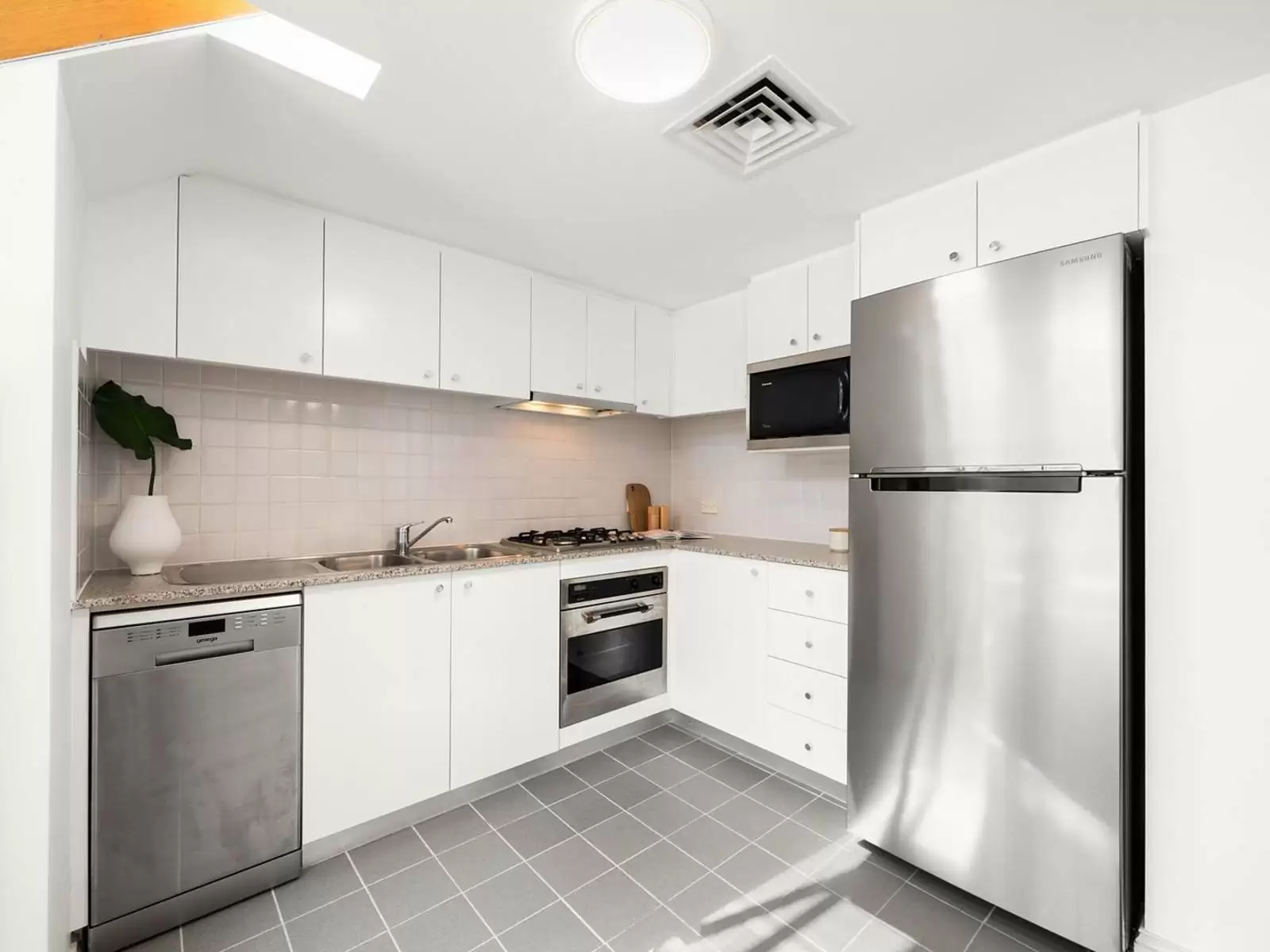 578/6C Cowper Wharf Road, Woolloomooloo Leased by Sydney Sotheby's International Realty - image 5