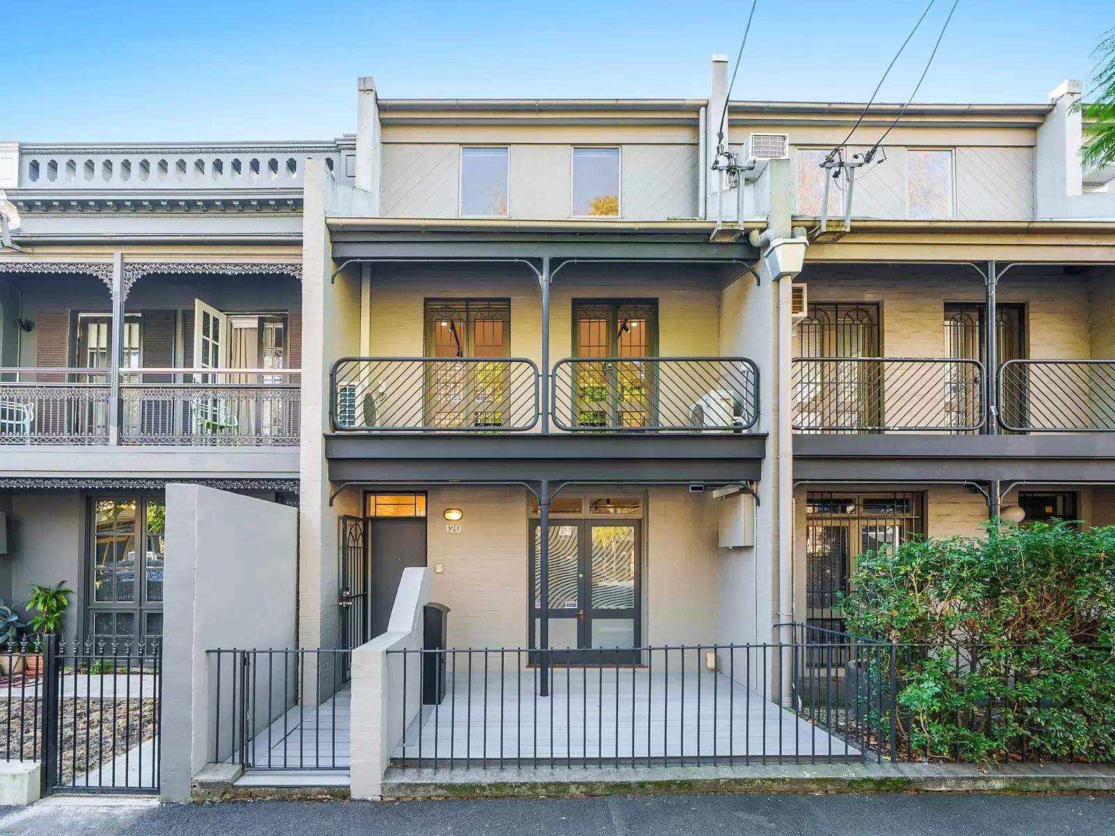 120 Cathedral Street, Woolloomooloo Sold by Sydney Sotheby's International Realty - image 1