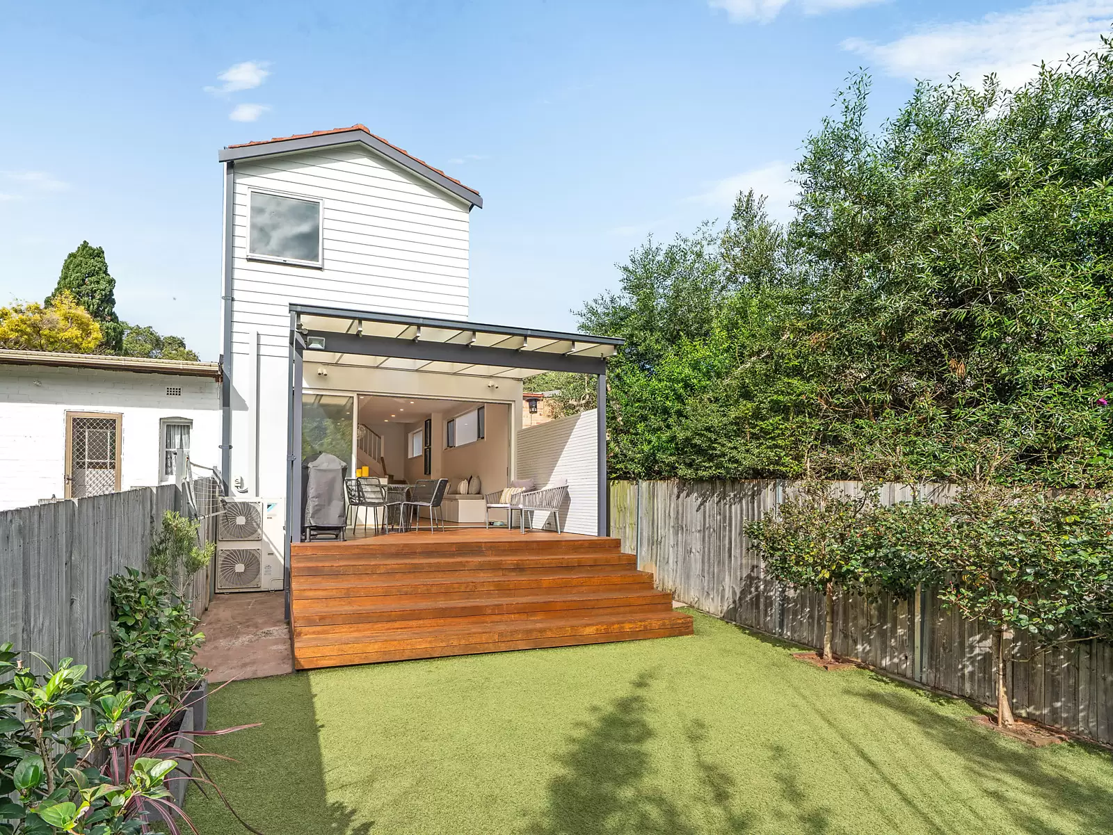 96 Wellington Street, Bondi Beach Sold by Sydney Sotheby's International Realty - image 2