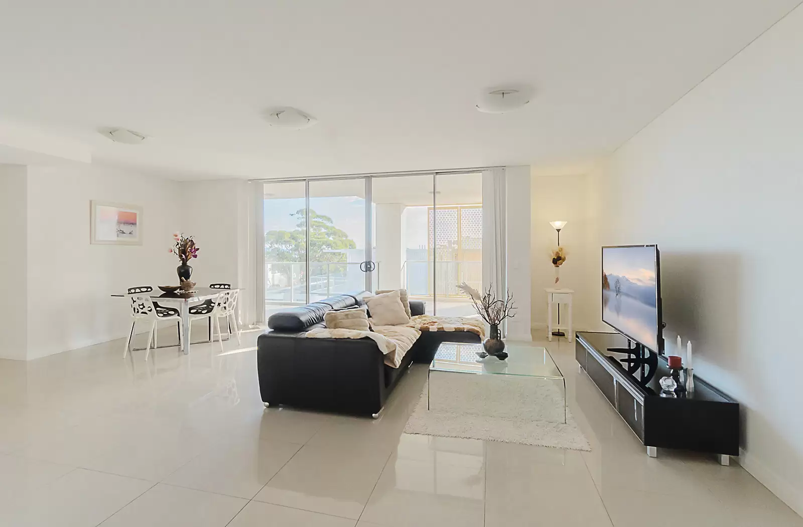 606/15 Flack Avenue, Hillsdale Sold by Sydney Sotheby's International Realty - image 2