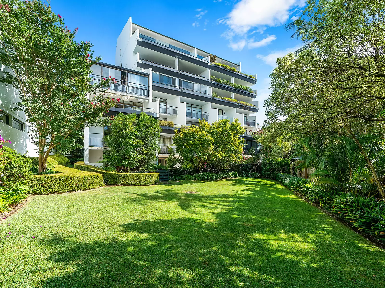 33/16-18 Rosemont Avenue, Woollahra Sold by Sydney Sotheby's International Realty - image 2
