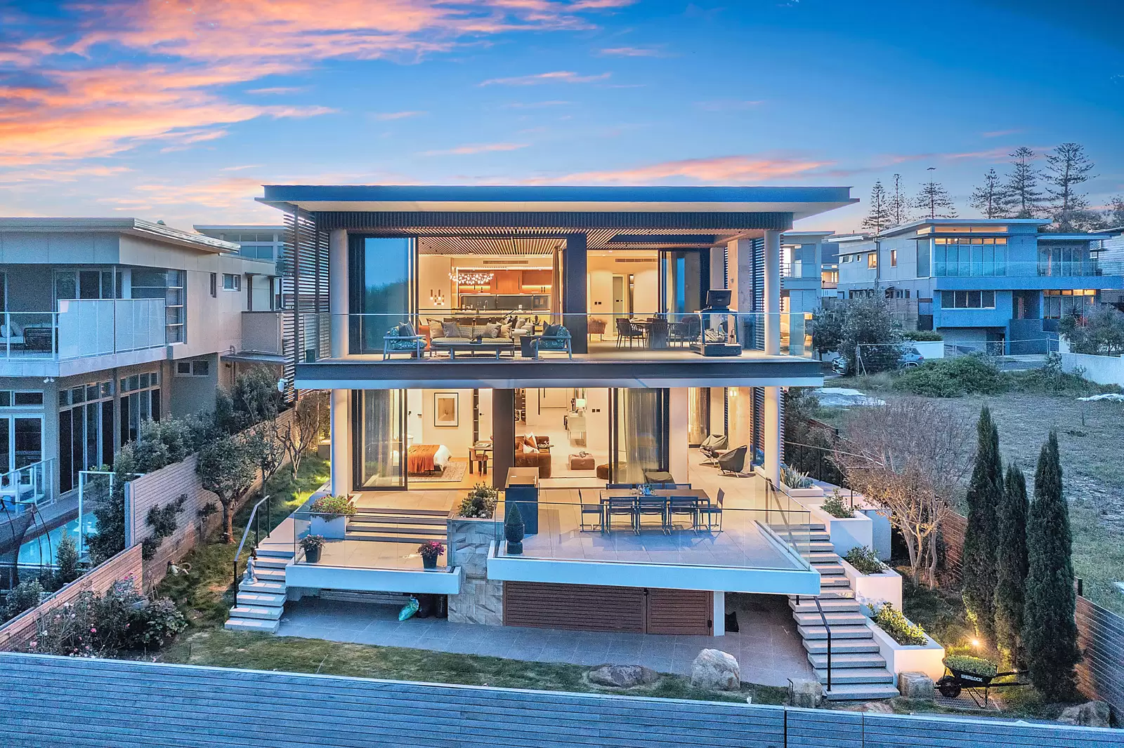 8 McMaster Place, Little Bay For Sale by Sydney Sotheby's International Realty - image 2
