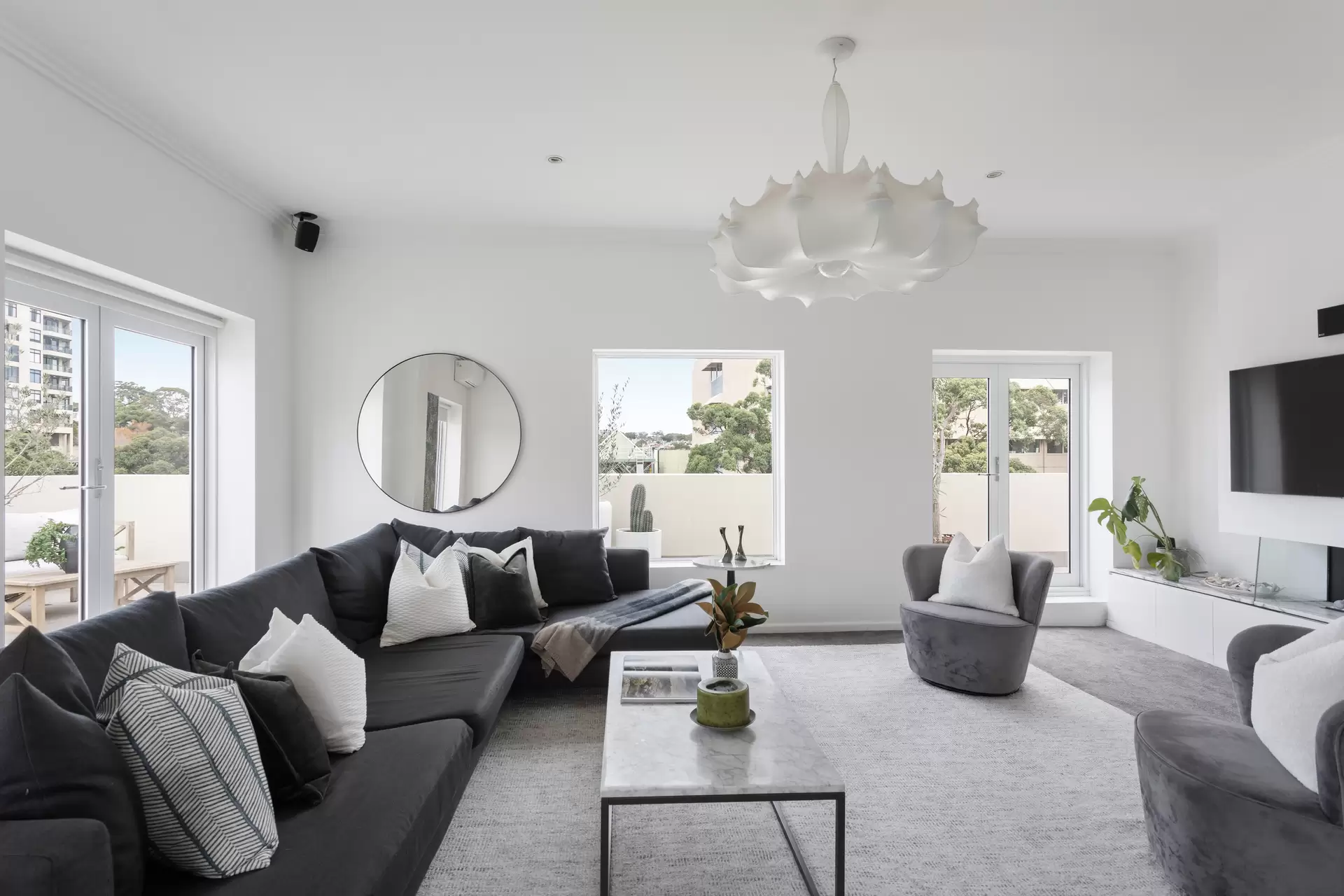 13/164 New South Head Road, Edgecliff Sold by Sydney Sotheby's International Realty - image 1