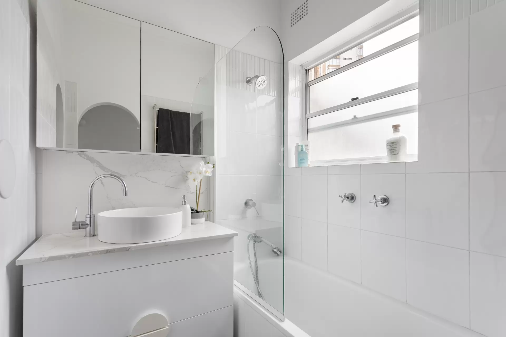 13/164 New South Head Road, Edgecliff Sold by Sydney Sotheby's International Realty - image 1