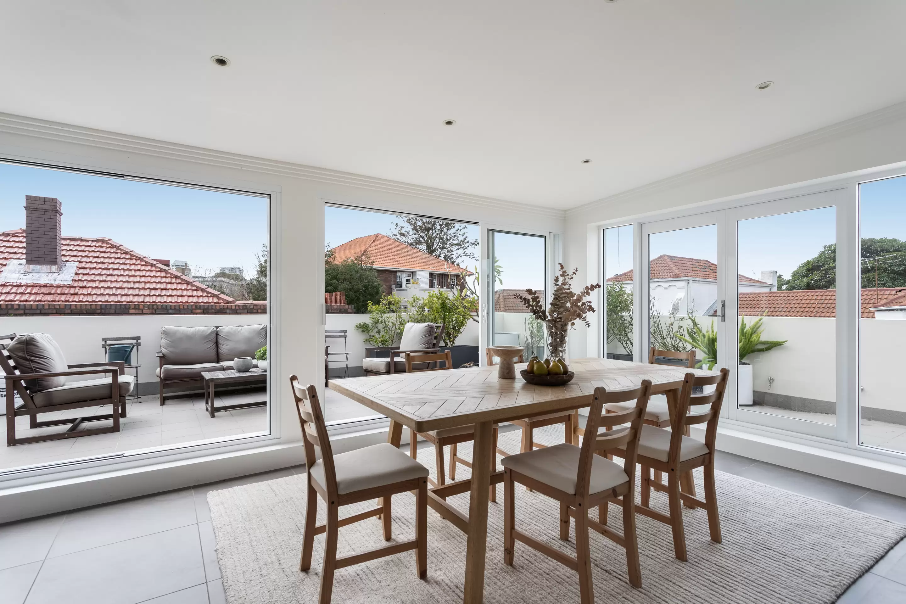 13/164 New South Head Road, Edgecliff Sold by Sydney Sotheby's International Realty - image 2