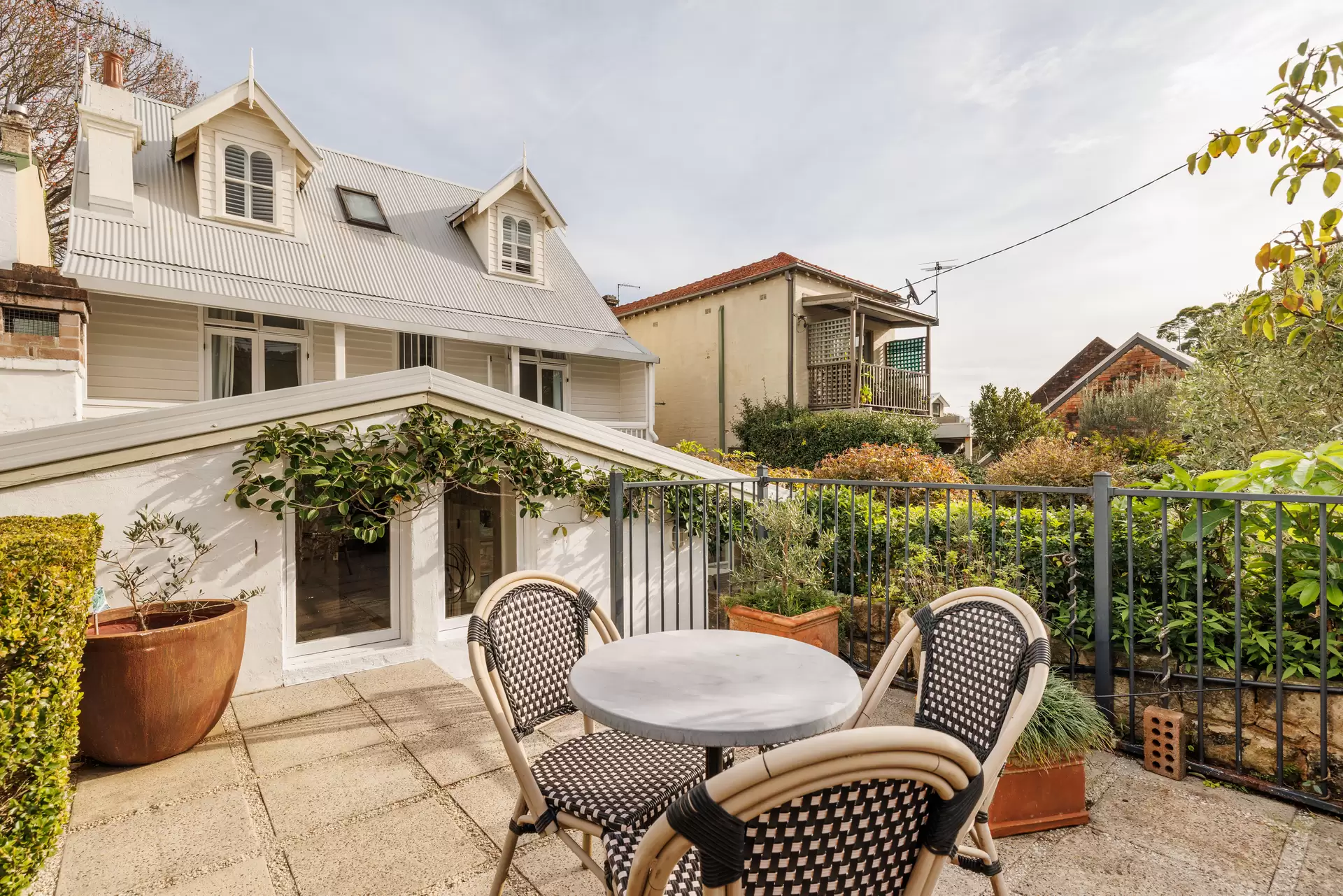 110 Sutherland Street, Paddington Sold by Sydney Sotheby's International Realty - image 1
