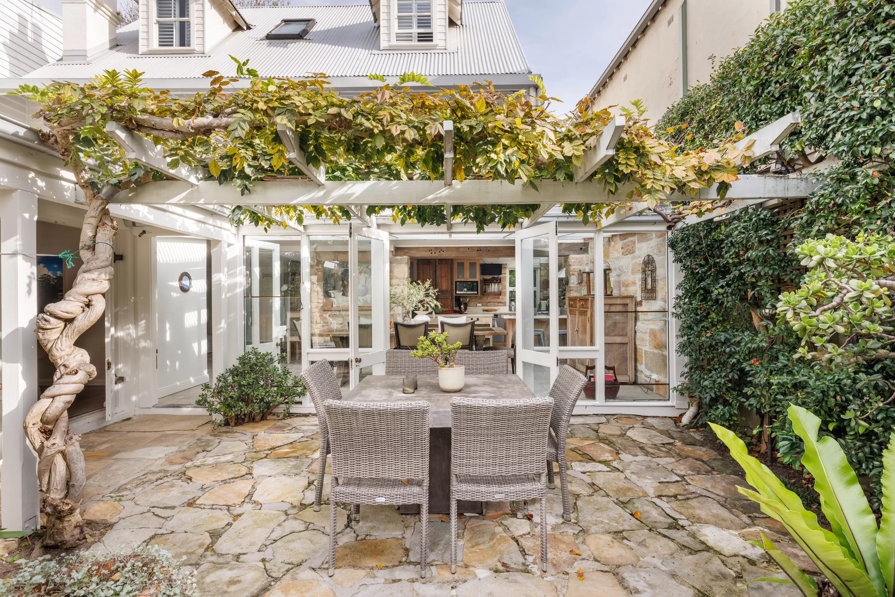 110 Sutherland Street, Paddington Sold by Sydney Sotheby's International Realty - image 4