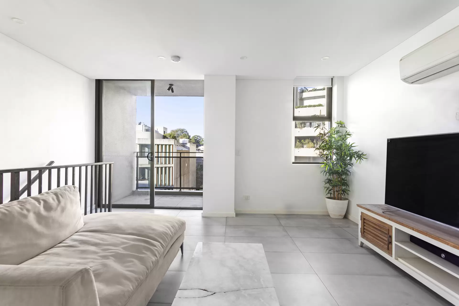 302/481-483 Elizabeth Street, Surry Hills Sold by Sydney Sotheby's International Realty - image 1