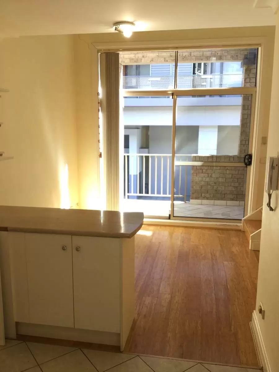 15/5 Help Street, Chatswood Leased by Sydney Sotheby's International Realty - image 2