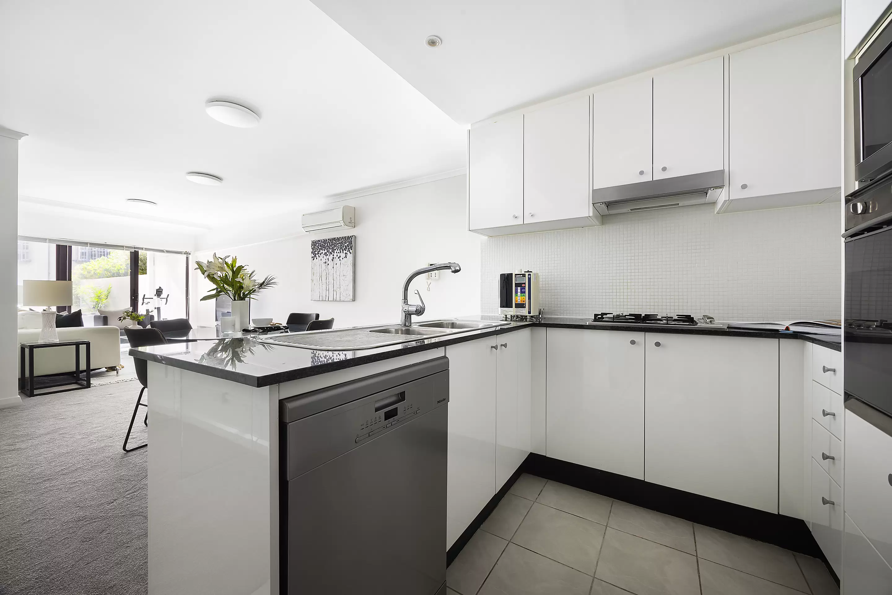 11/57-63 Belmore Road, Randwick Sold by Sydney Sotheby's International Realty - image 4