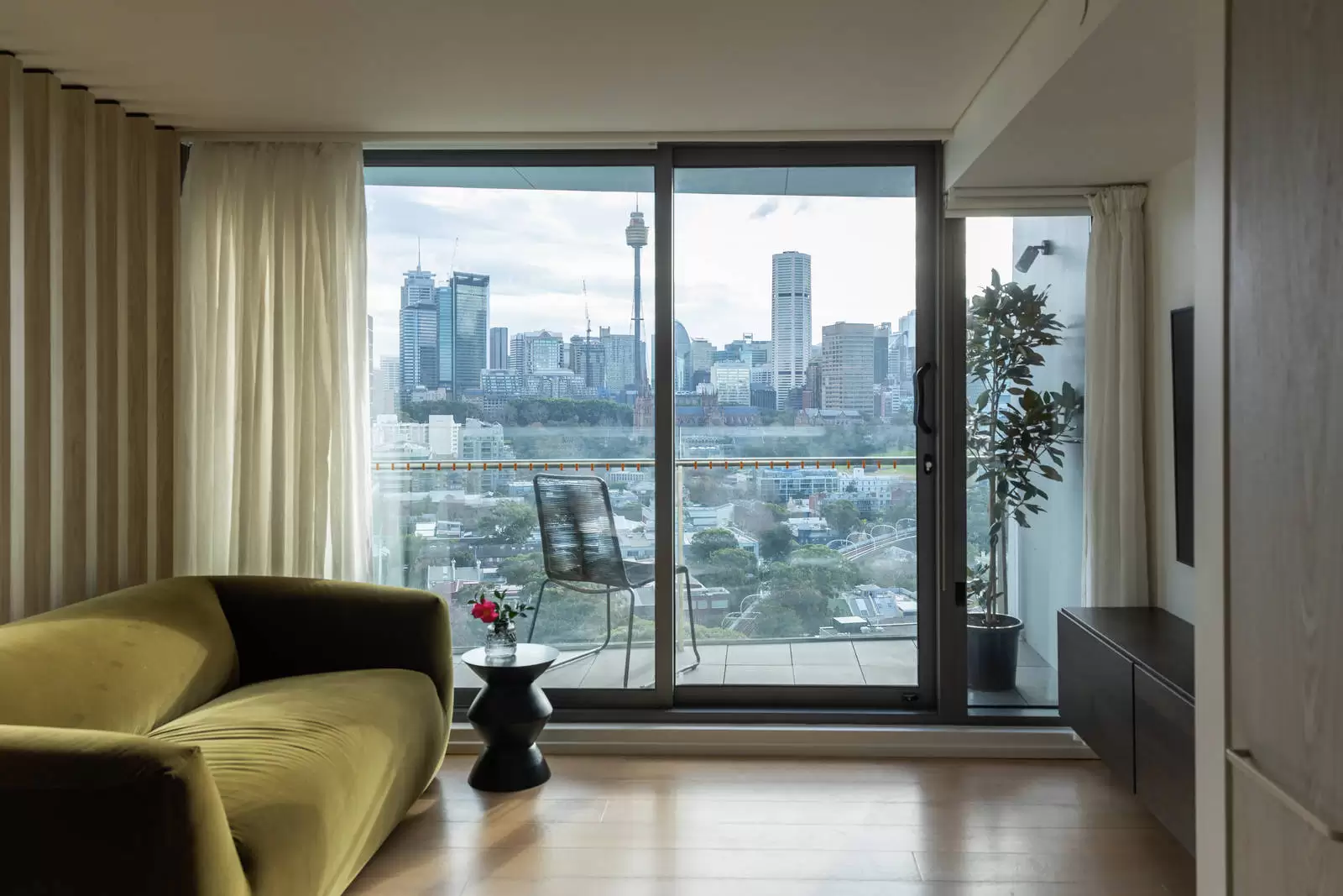 1101/226 Victoria Street, Potts Point Leased by Sydney Sotheby's International Realty - image 2