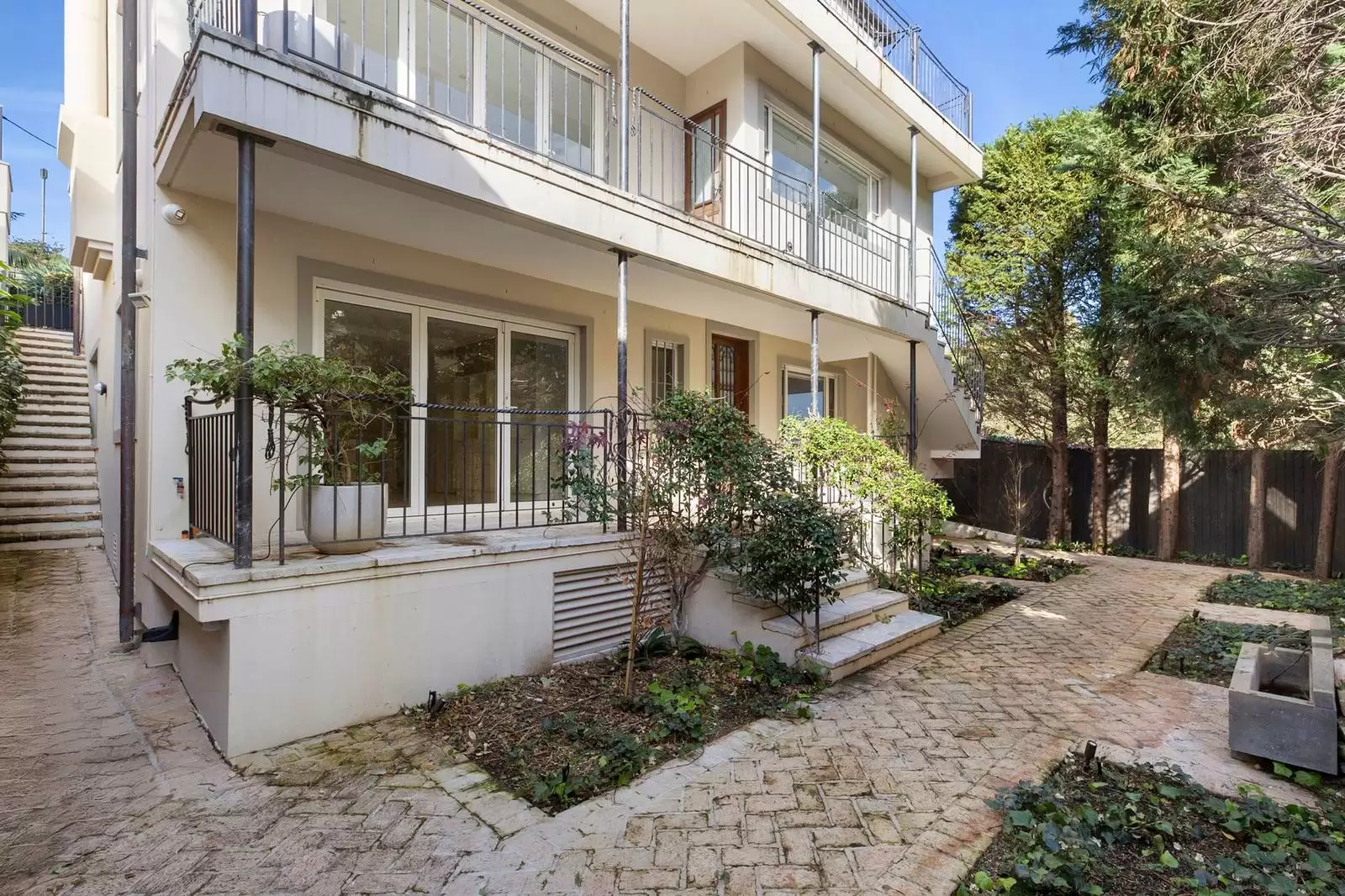 18 The Crescent, Vaucluse Leased by Sydney Sotheby's International Realty - image 2