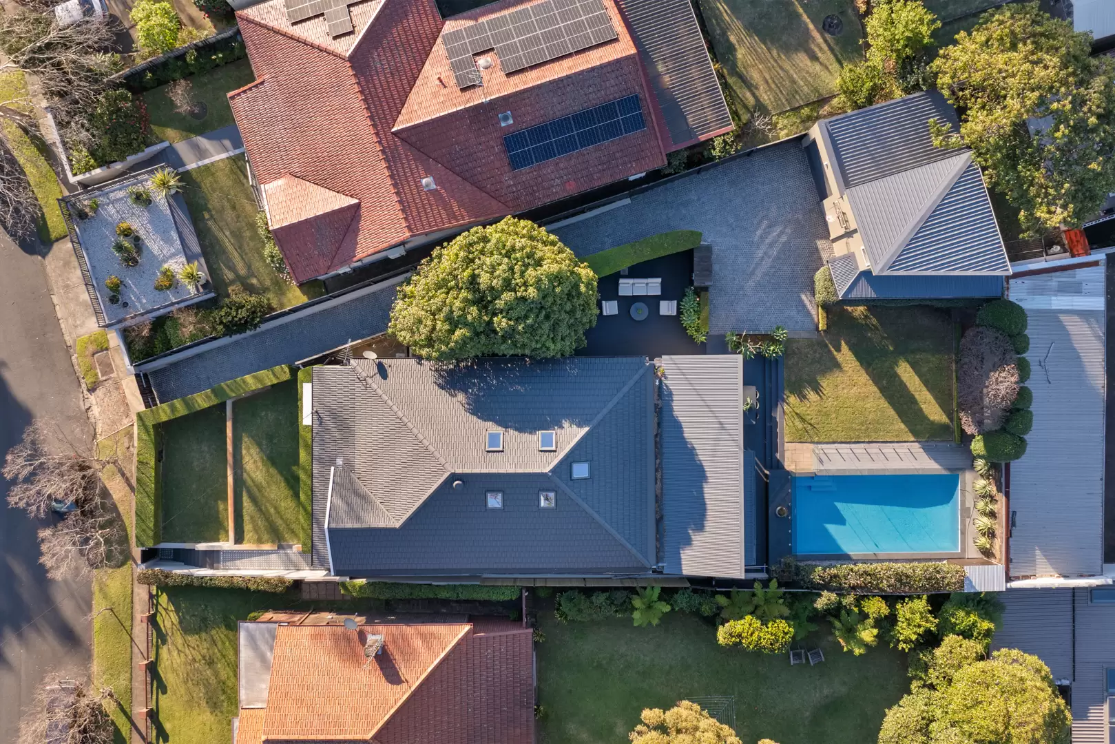 16 Milroy Avenue, Kensington Sold by Sydney Sotheby's International Realty - image 2