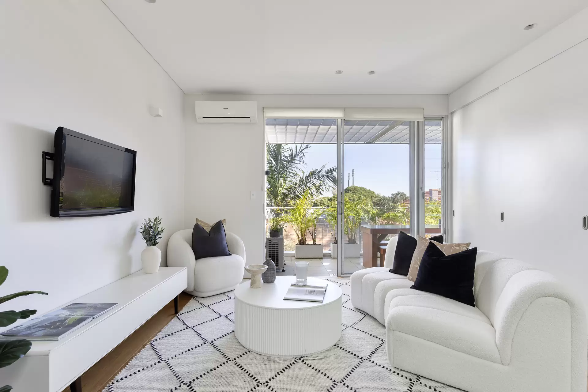 12/19 Poate Road, Centennial Park Sold by Sydney Sotheby's International Realty - image 1