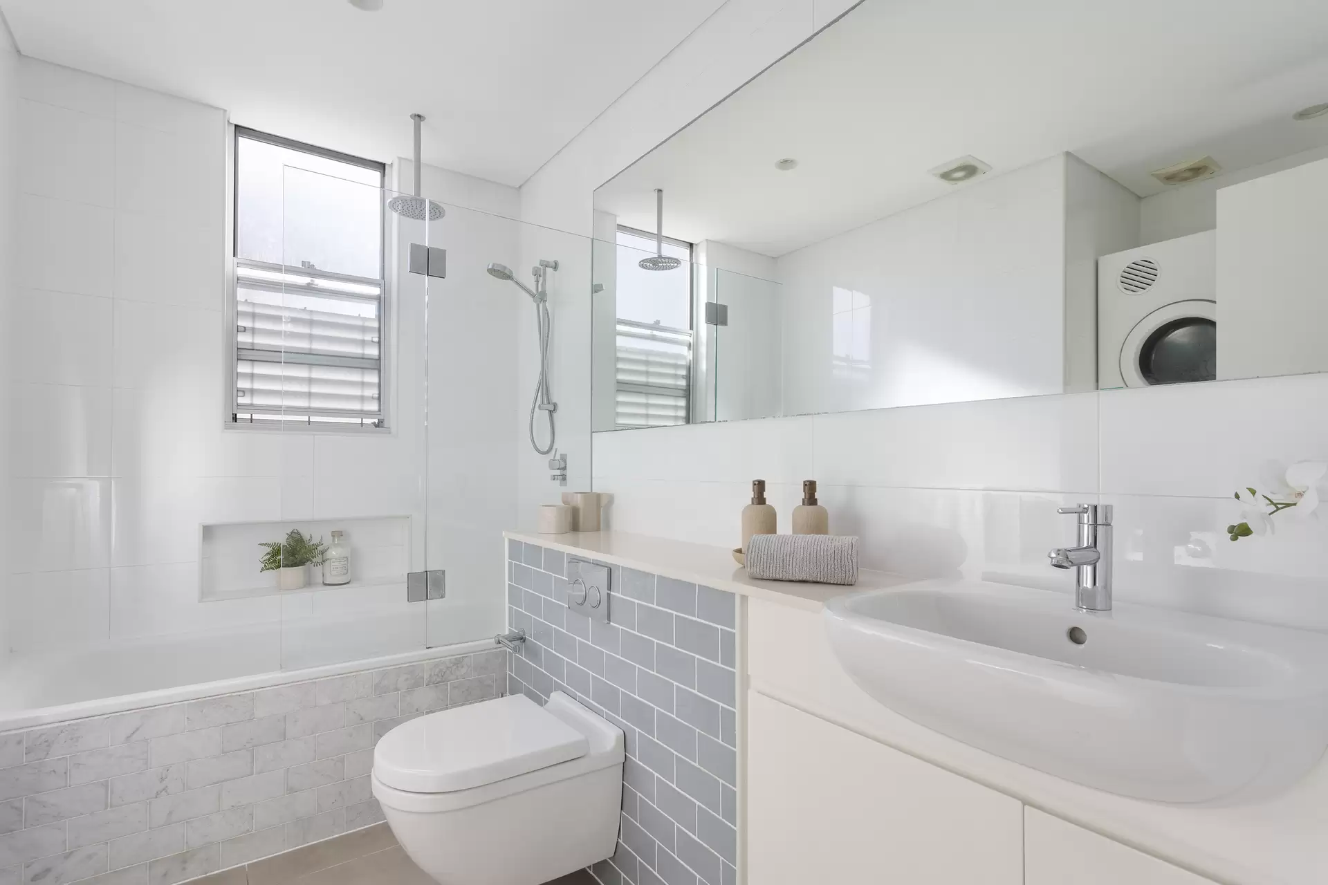 12/19 Poate Road, Centennial Park Sold by Sydney Sotheby's International Realty - image 1