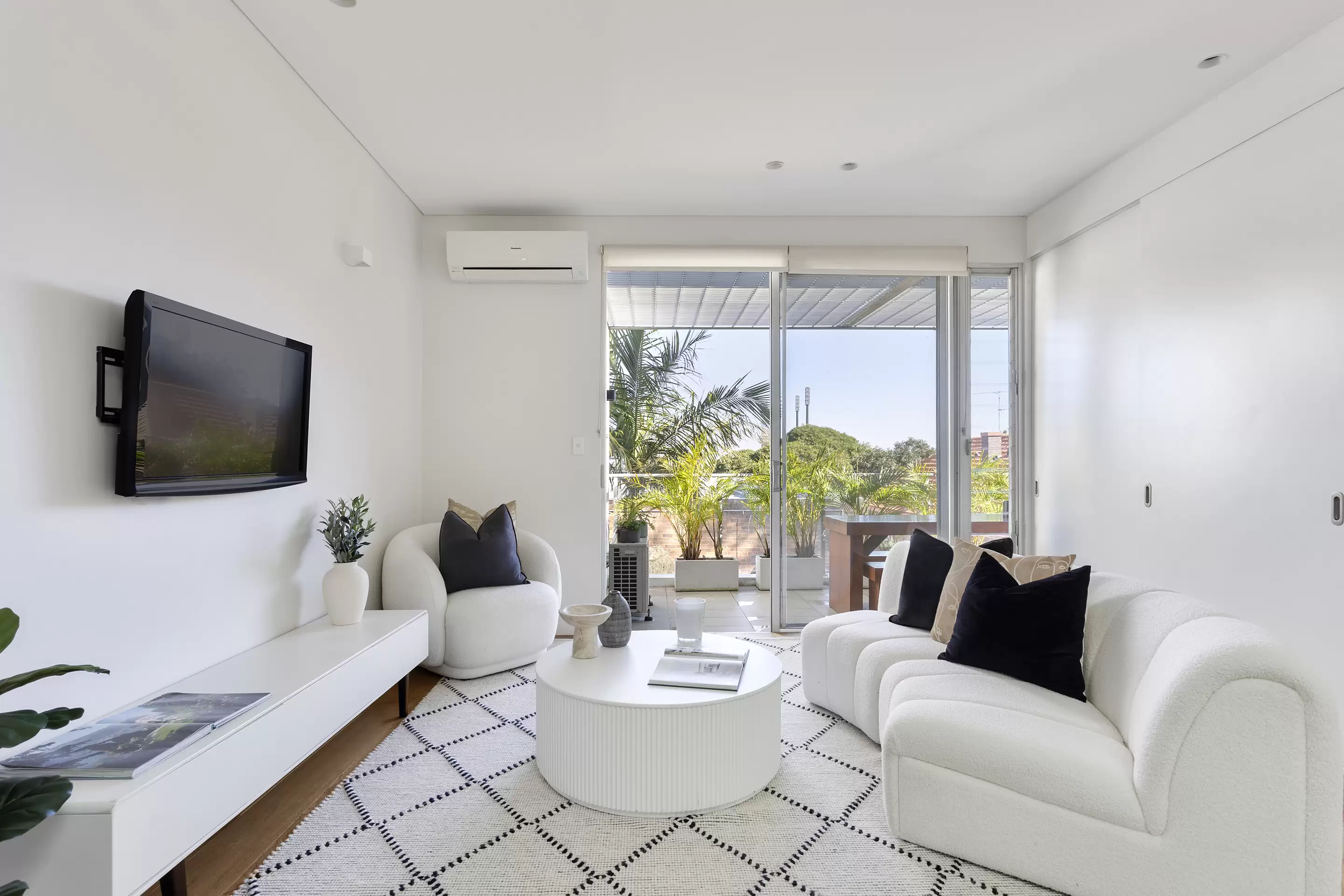 12/19 Poate Road, Centennial Park Sold by Sydney Sotheby's International Realty - image 2