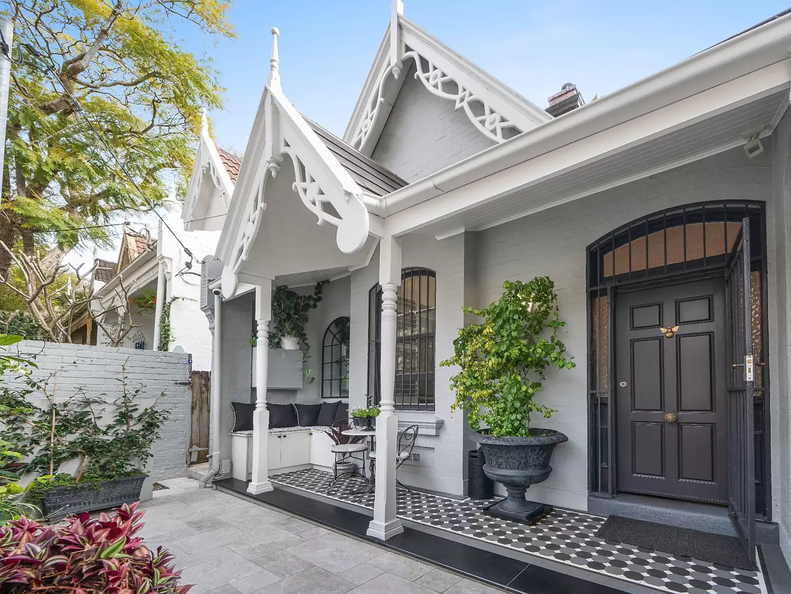 38 Bathurst Street, Woollahra Sold by Sydney Sotheby's International Realty - image 1