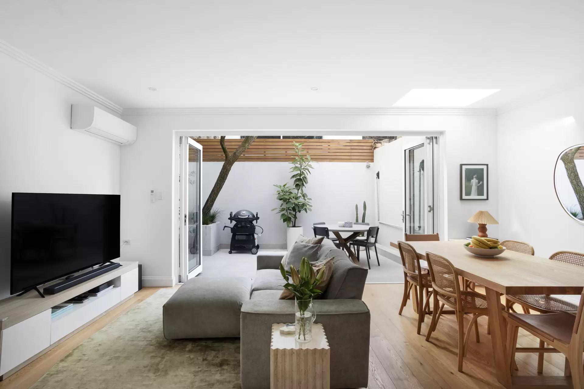 24 Woods Lane, Darlinghurst Sold by Sydney Sotheby's International Realty - image 1