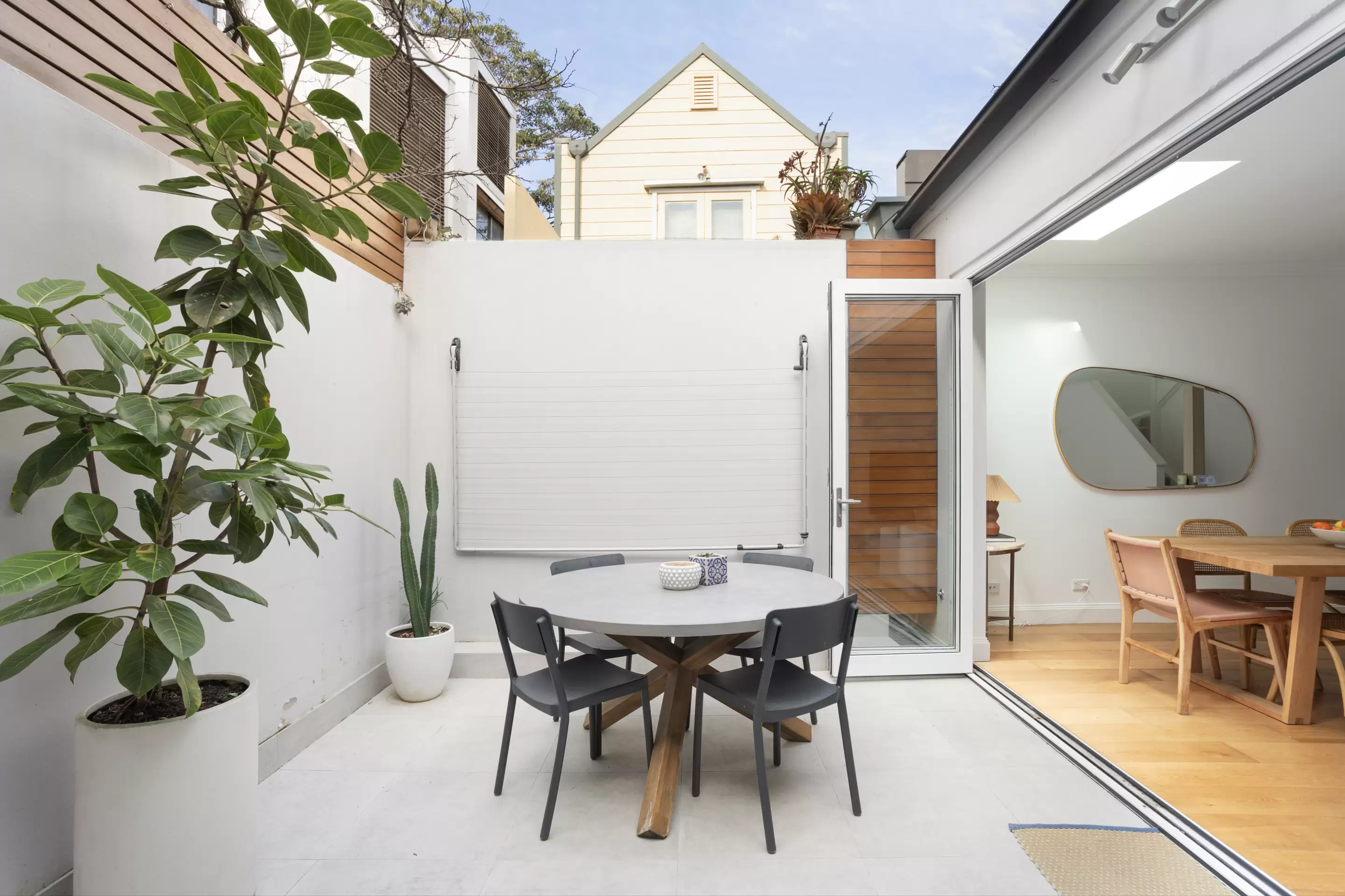 24 Woods Lane, Darlinghurst Sold by Sydney Sotheby's International Realty - image 3