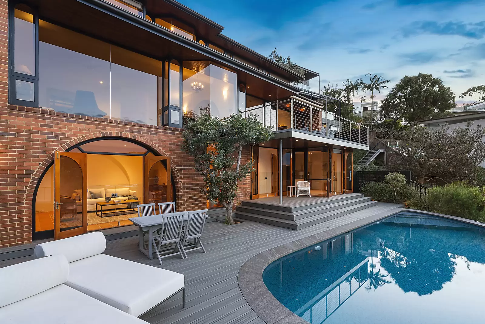 1 Hallstrom Close, Northbridge Sold by Sydney Sotheby's International Realty - image 2