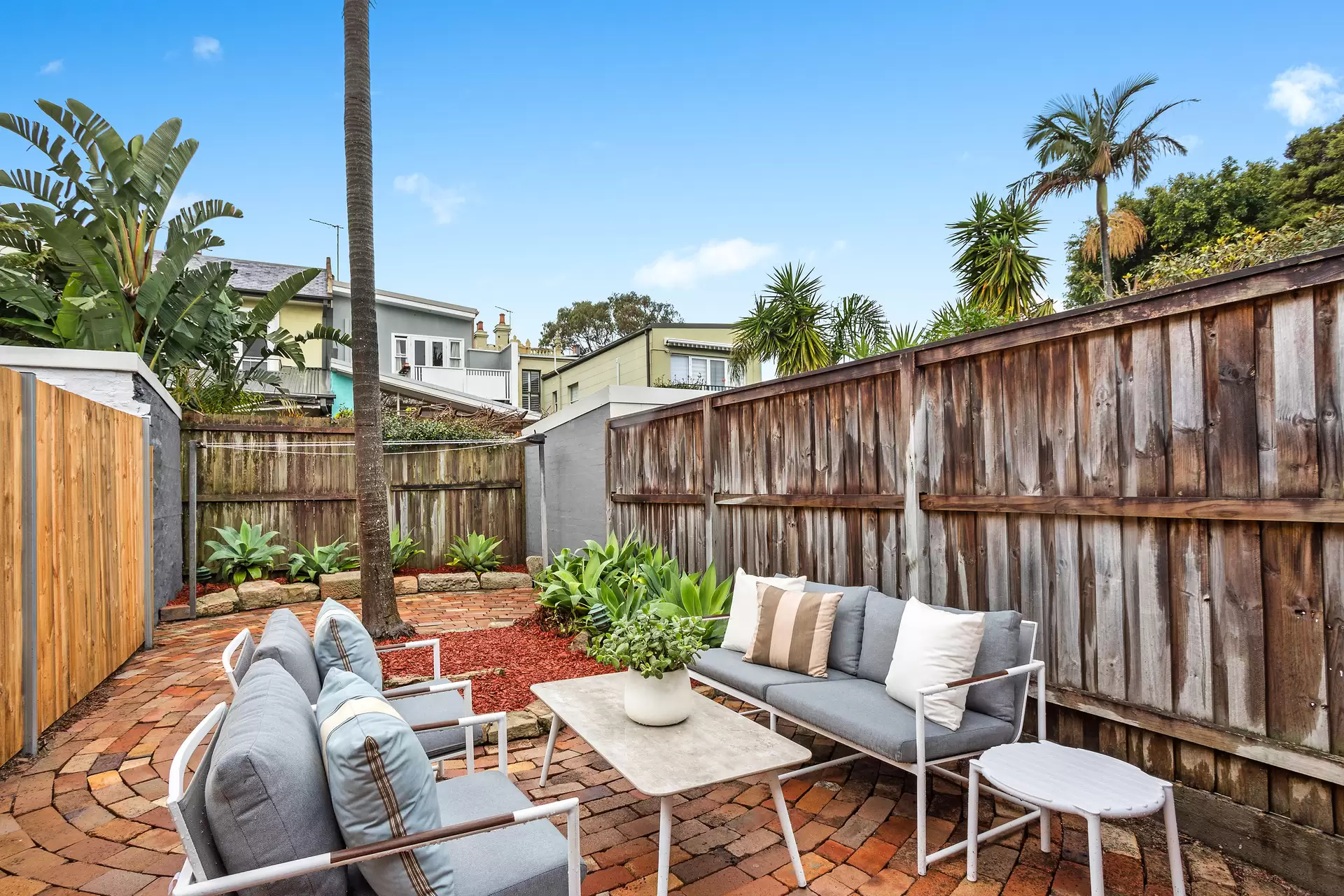 98 Mill Hill Road, Bondi Junction Sold by Sydney Sotheby's International Realty - image 2