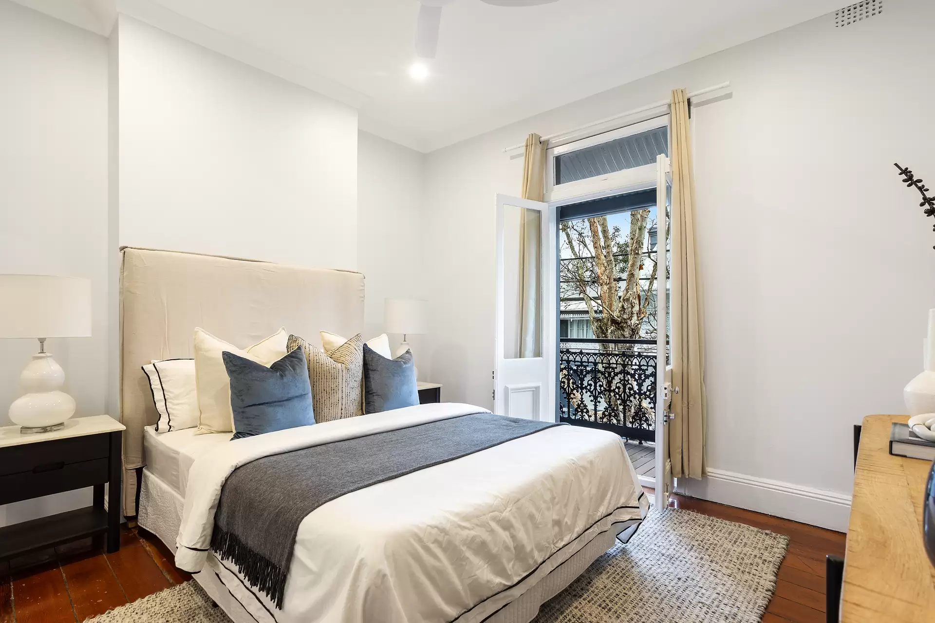 98 Mill Hill Road, Bondi Junction Sold by Sydney Sotheby's International Realty - image 6