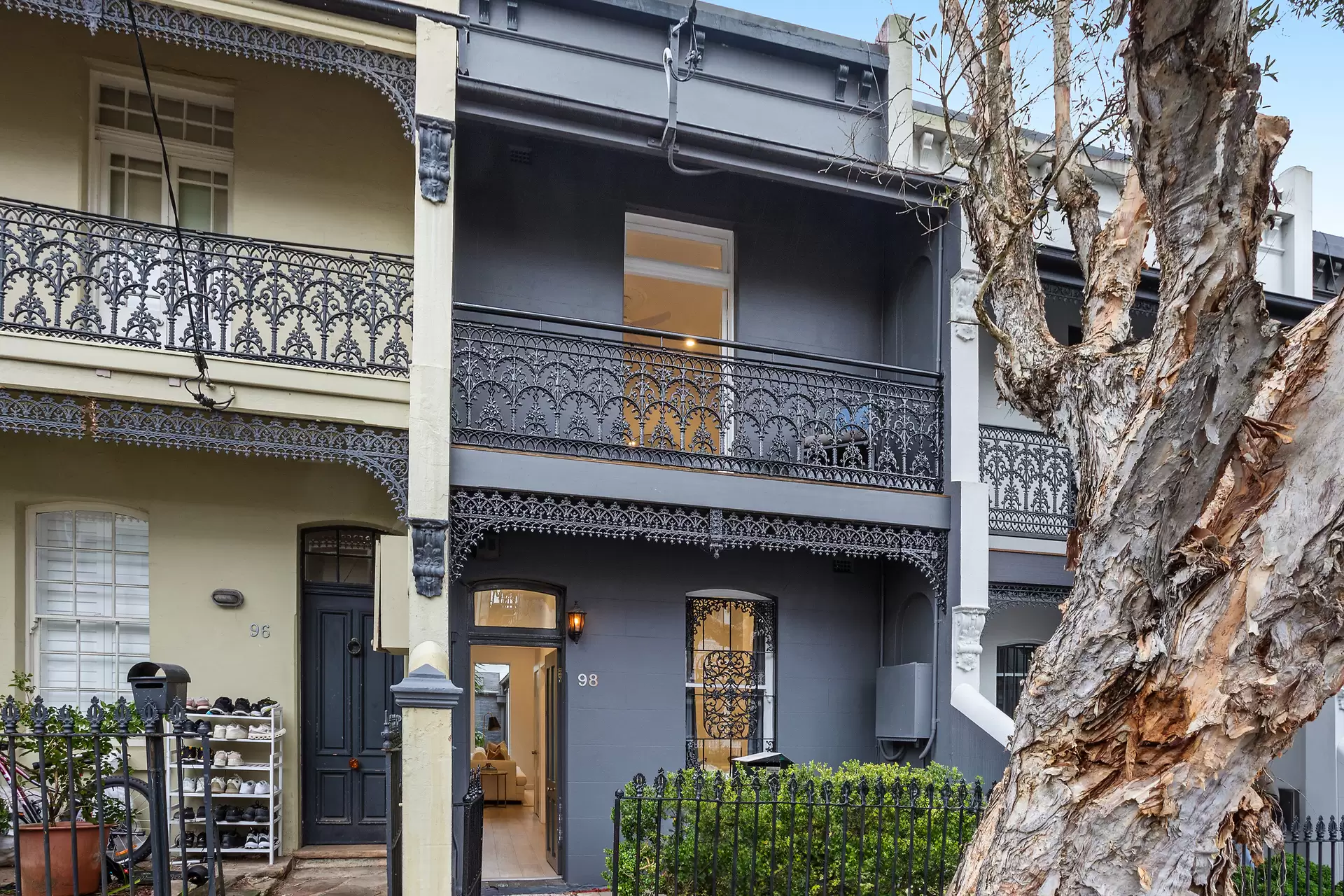 98 Mill Hill Road, Bondi Junction Sold by Sydney Sotheby's International Realty - image 3