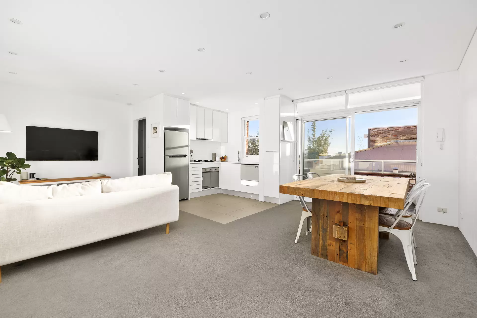 2/219 Darley Road, Randwick Sold by Sydney Sotheby's International Realty - image 1