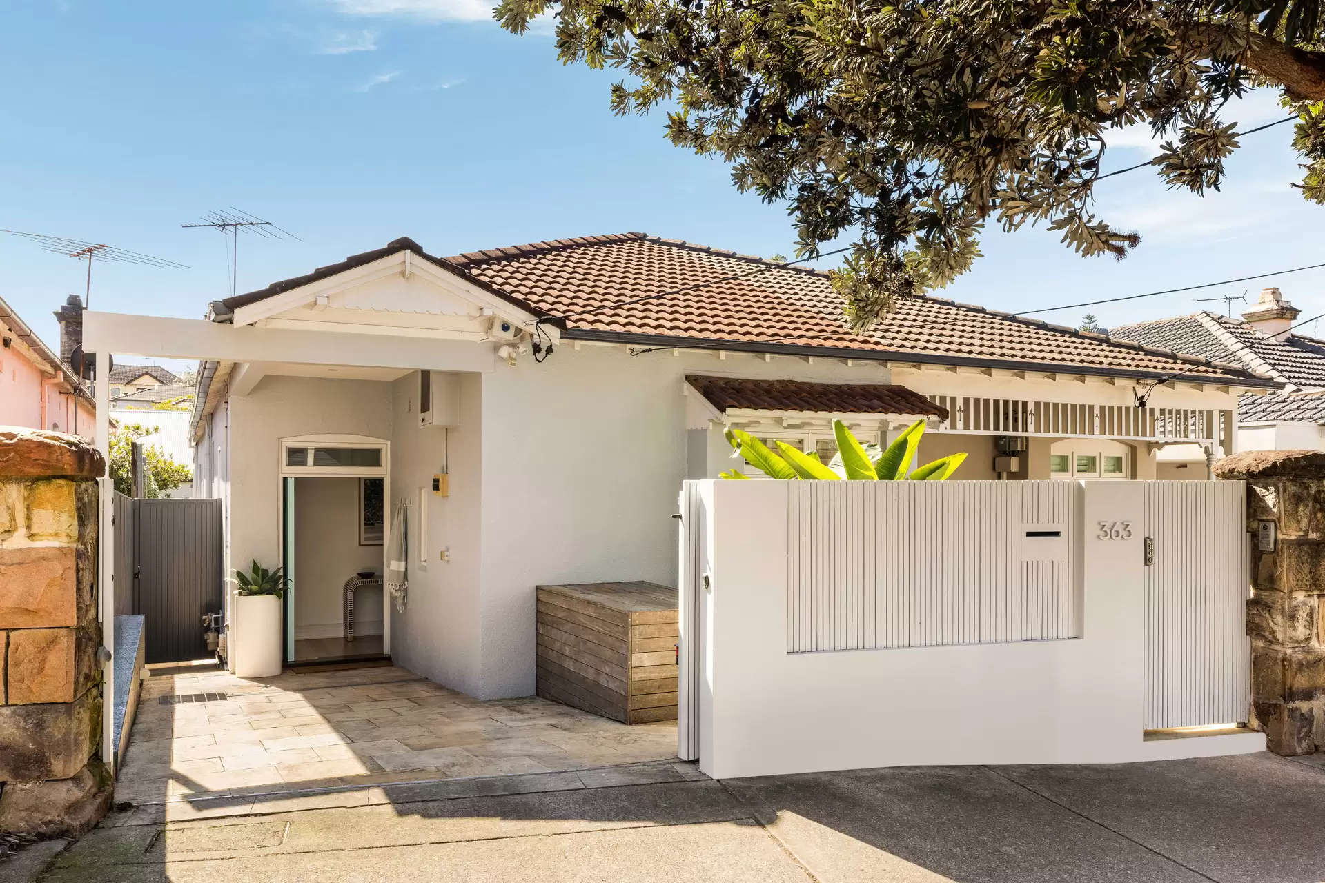 363 Clovelly Road, Clovelly Sold by Sydney Sotheby's International Realty - image 3