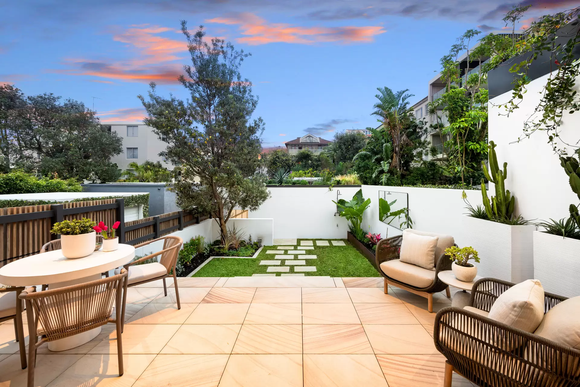3 Dellview Street, Tamarama Sold by Sydney Sotheby's International Realty - image 4