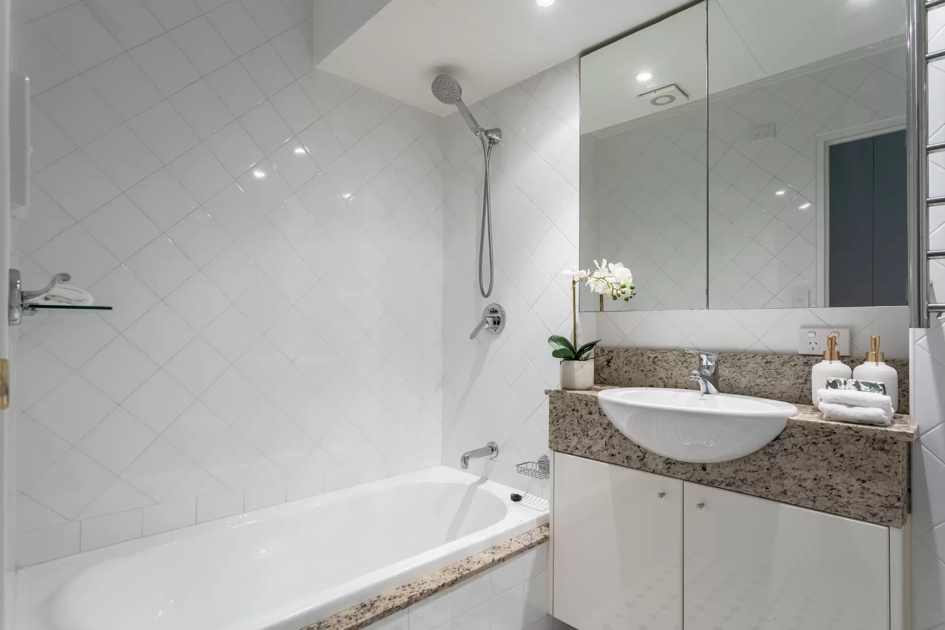 5F/20-22 Onslow Avenue, Elizabeth Bay Sold by Sydney Sotheby's International Realty - image 1