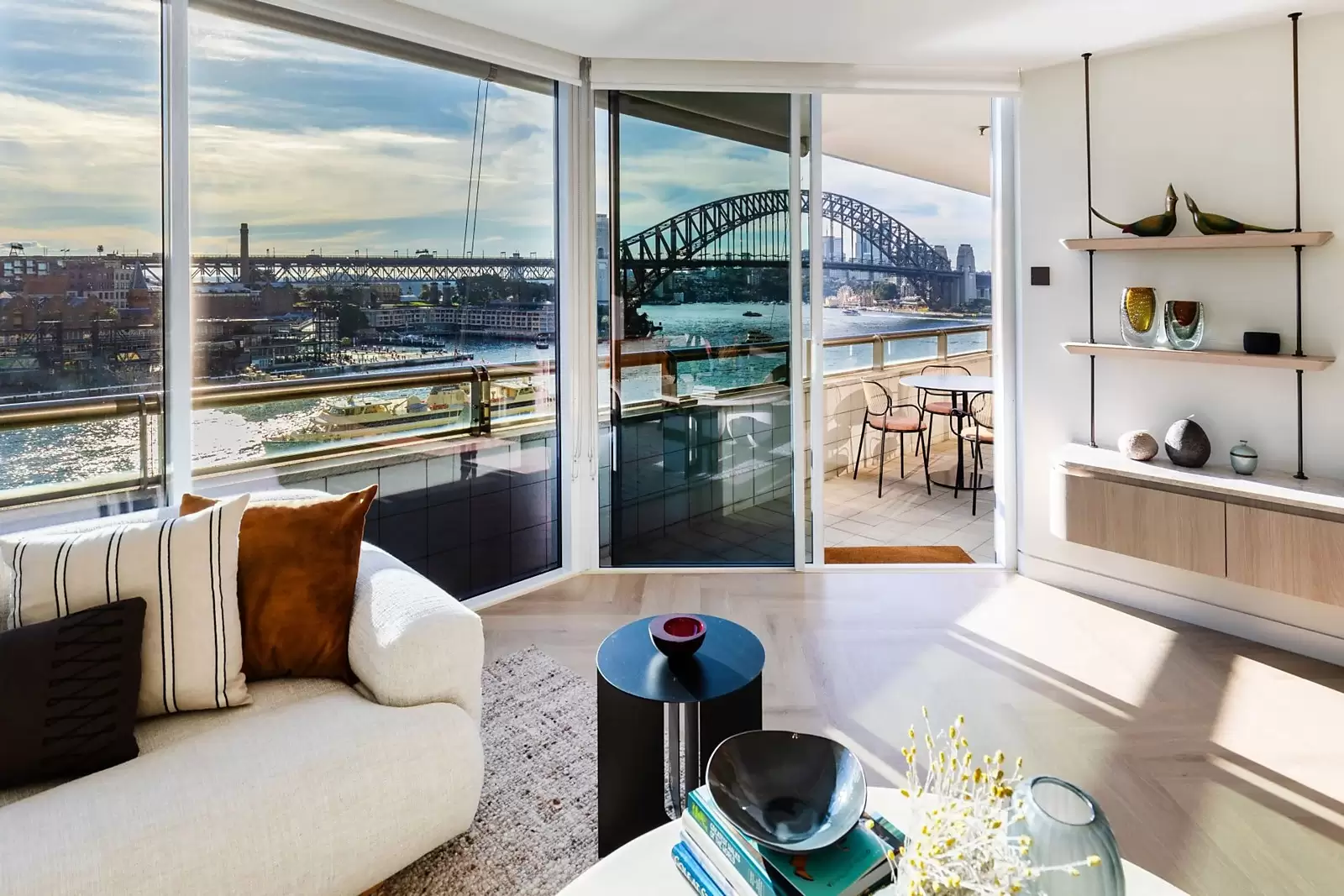 98/1 Macquarie Street, Sydney Sold by Sydney Sotheby's International Realty - image 2