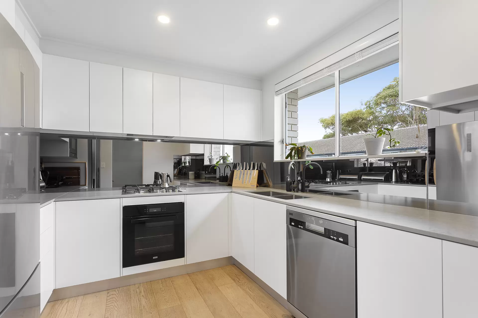 5/10 Henrietta Street, Waverley Sold by Sydney Sotheby's International Realty - image 3
