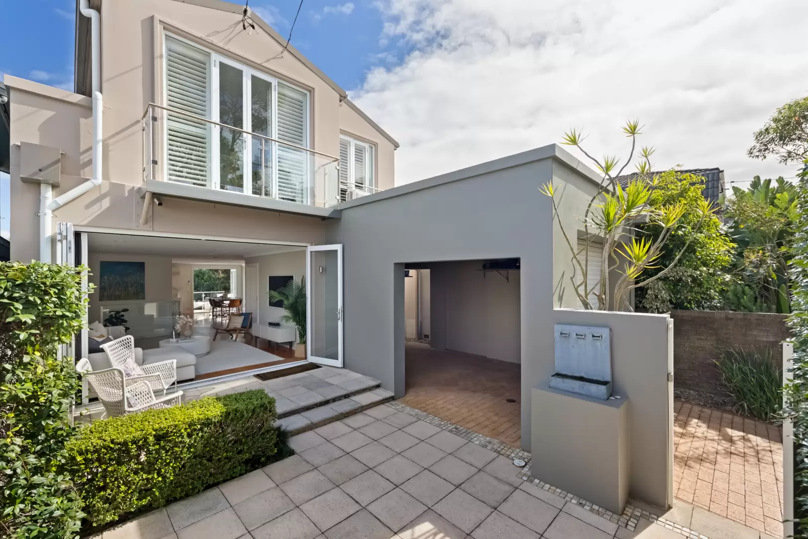 28 White Avenue, Maroubra Sold by Sydney Sotheby's International Realty - image 2
