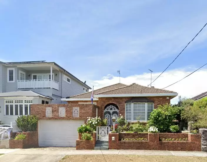 5 Hamilton Street, Coogee Sold by Sydney Sotheby's International Realty - image 1