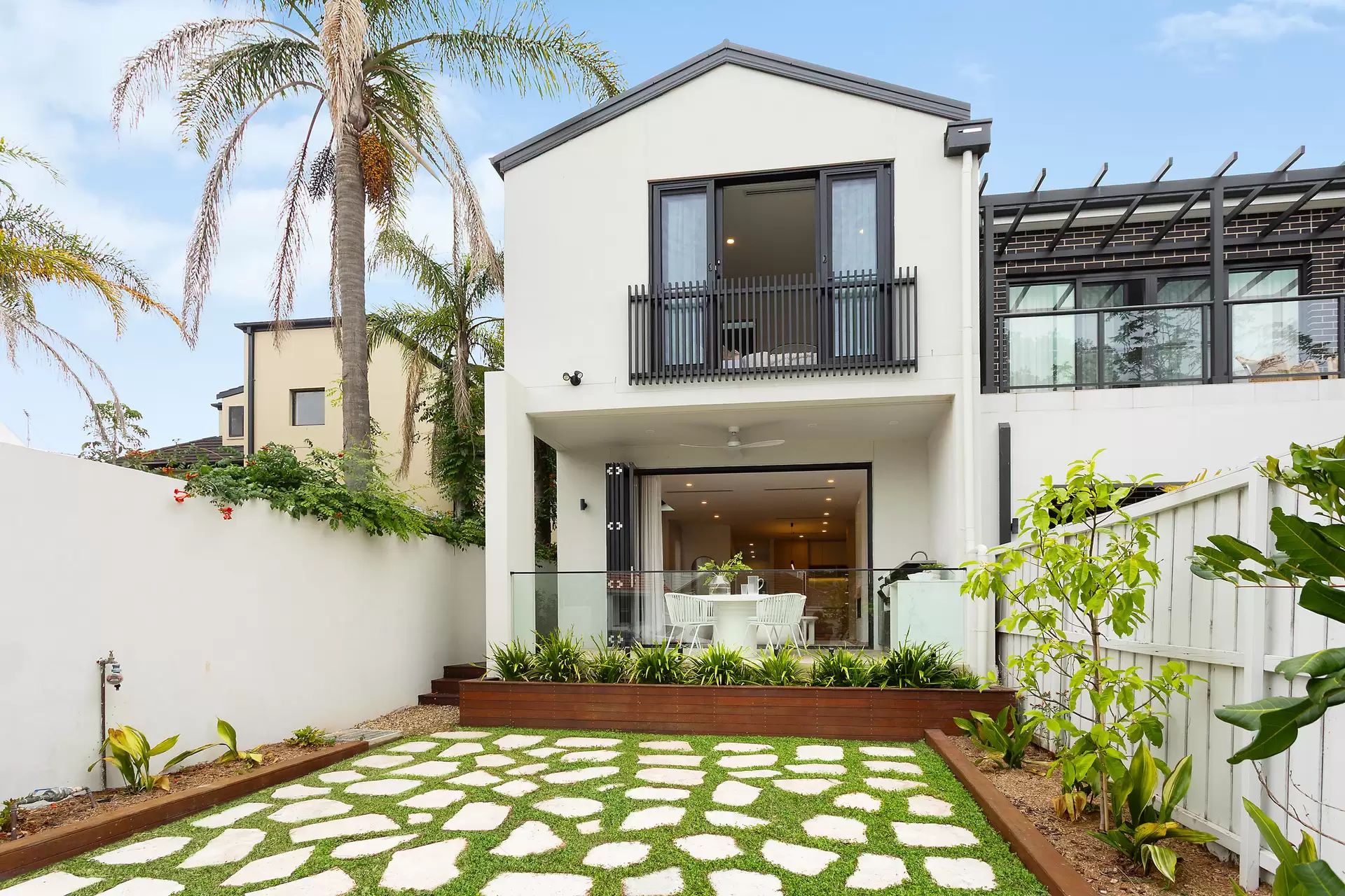 82 O'Brien Street, Bondi Beach Sold by Sydney Sotheby's International Realty - image 3