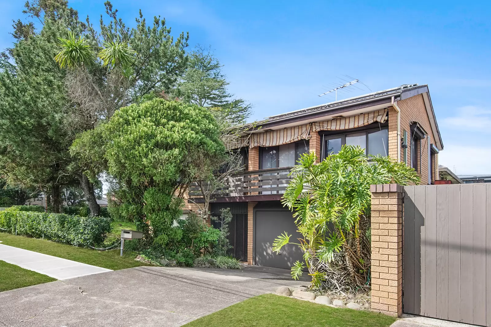 117 Johnston Road, Bass Hill Sold by Sydney Sotheby's International Realty - image 1