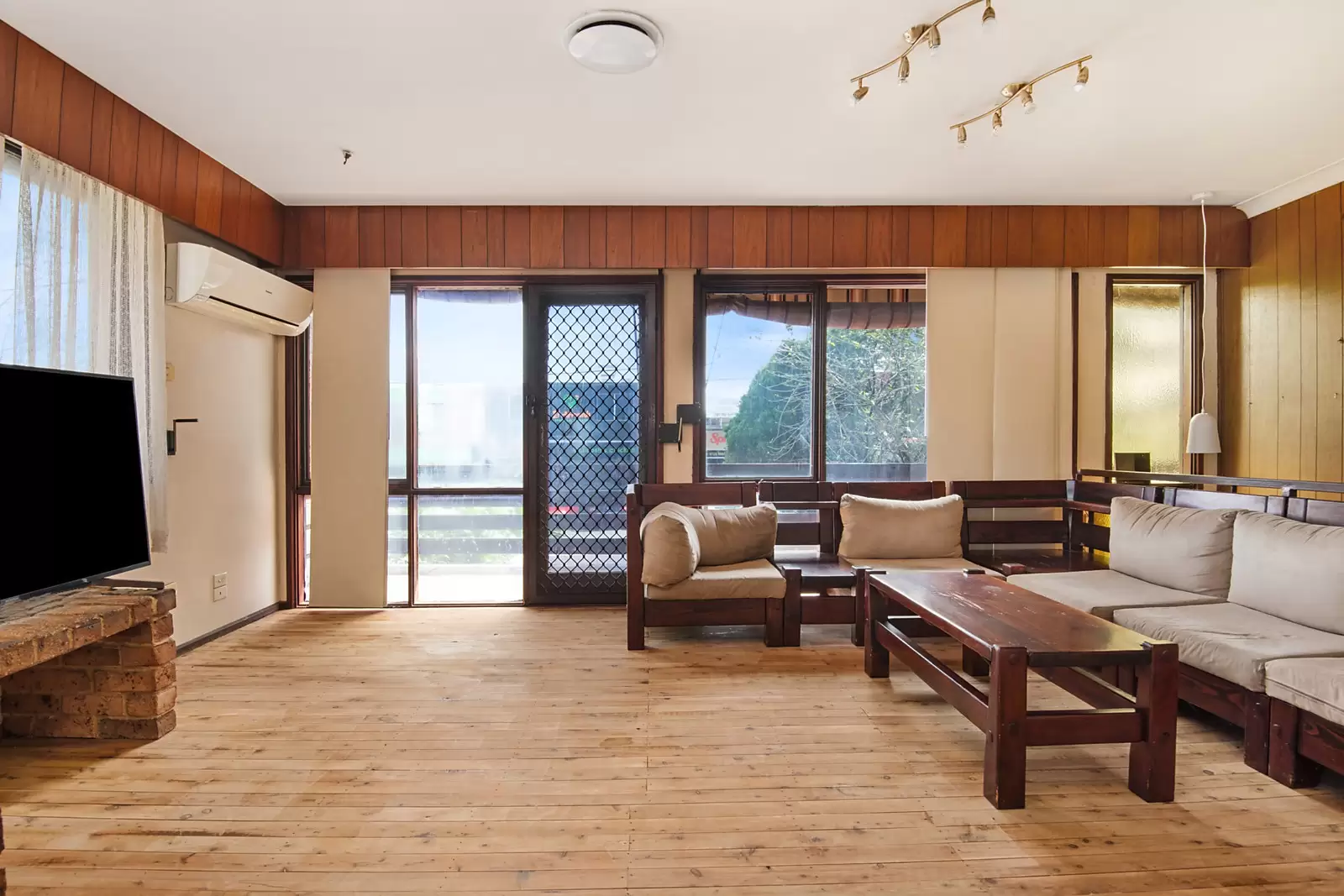 117 Johnston Road, Bass Hill Sold by Sydney Sotheby's International Realty - image 4
