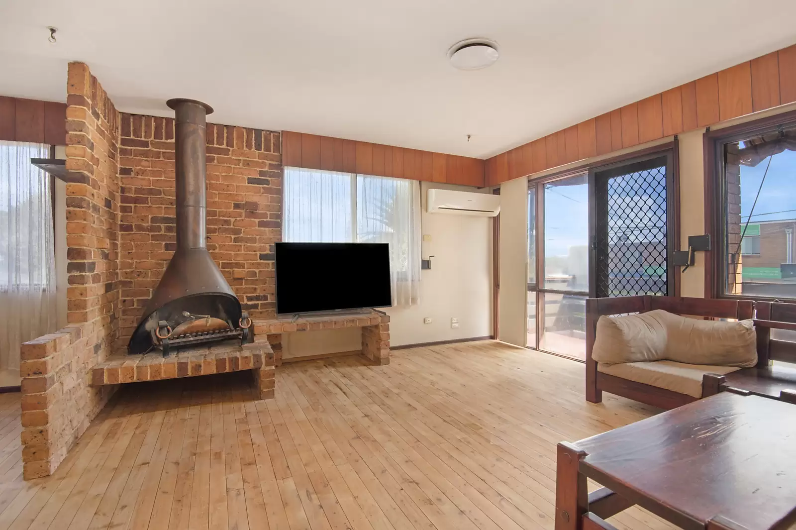 117 Johnston Road, Bass Hill Sold by Sydney Sotheby's International Realty - image 2