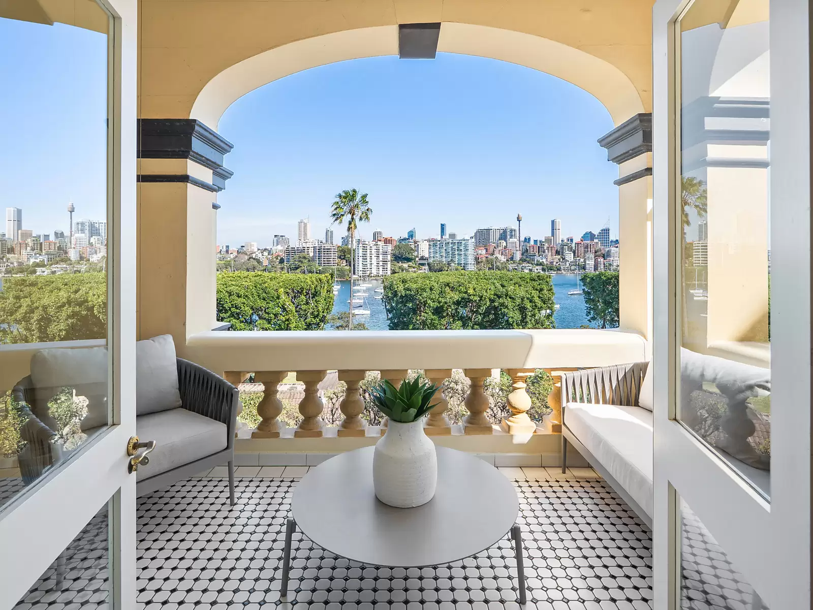 6/47 Yarranabbe Road, Darling Point Sold by Sydney Sotheby's International Realty - image 1