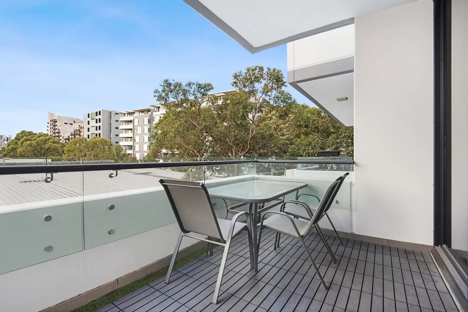 251/102 Dalmeny Avenue, Rosebery Sold by Sydney Sotheby's International Realty - image 2