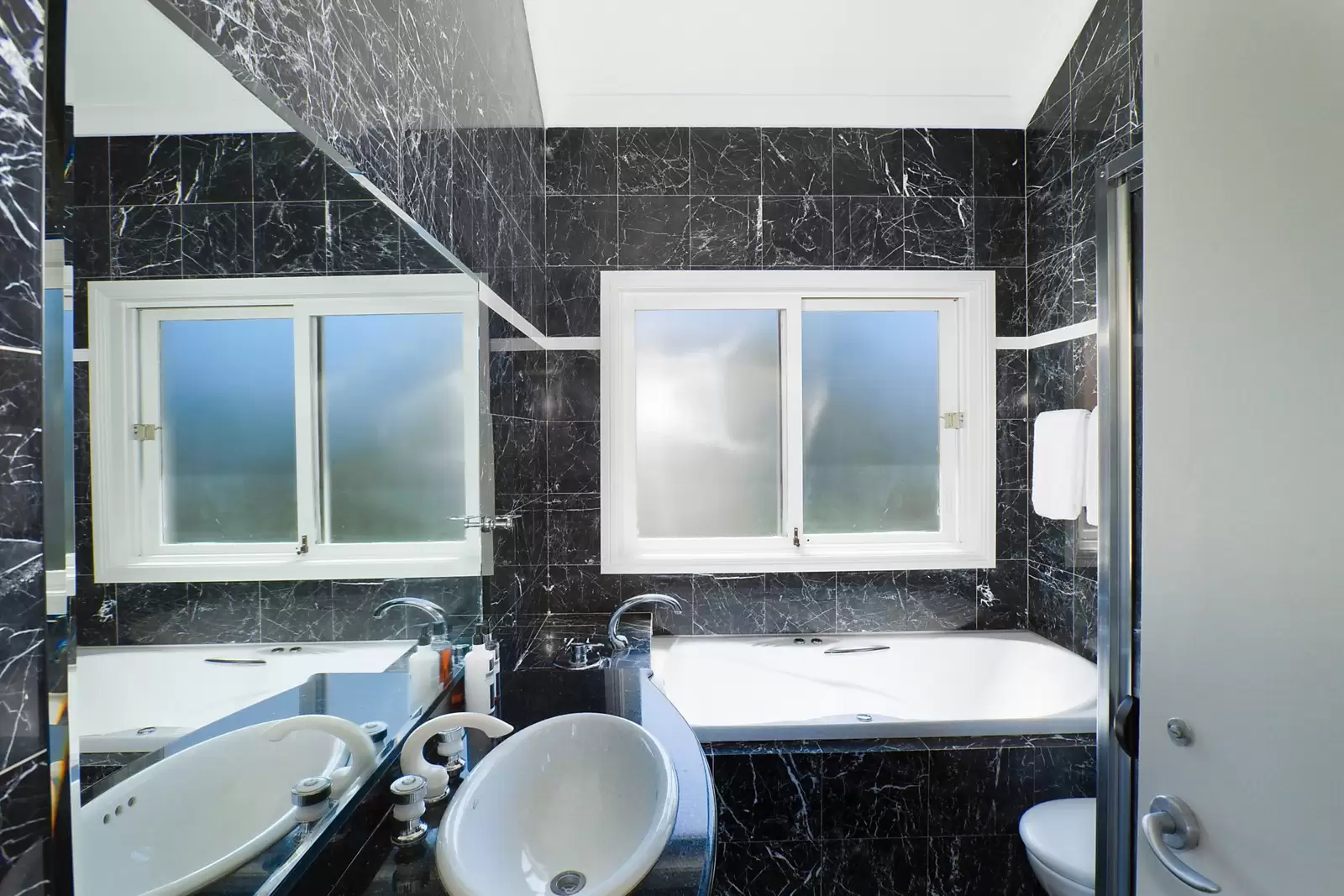 2 Epping Road, Double Bay Sold by Sydney Sotheby's International Realty - image 8
