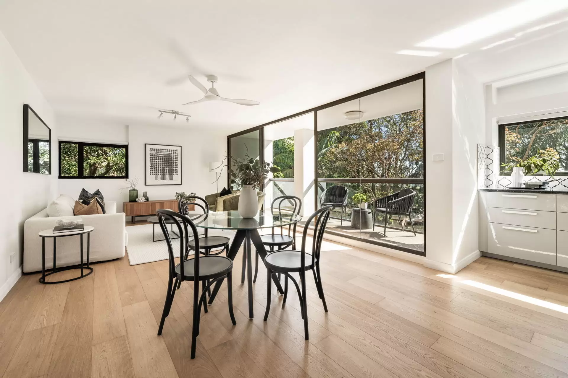 14/351 Edgecliff Road, Edgecliff Sold by Sydney Sotheby's International Realty - image 3