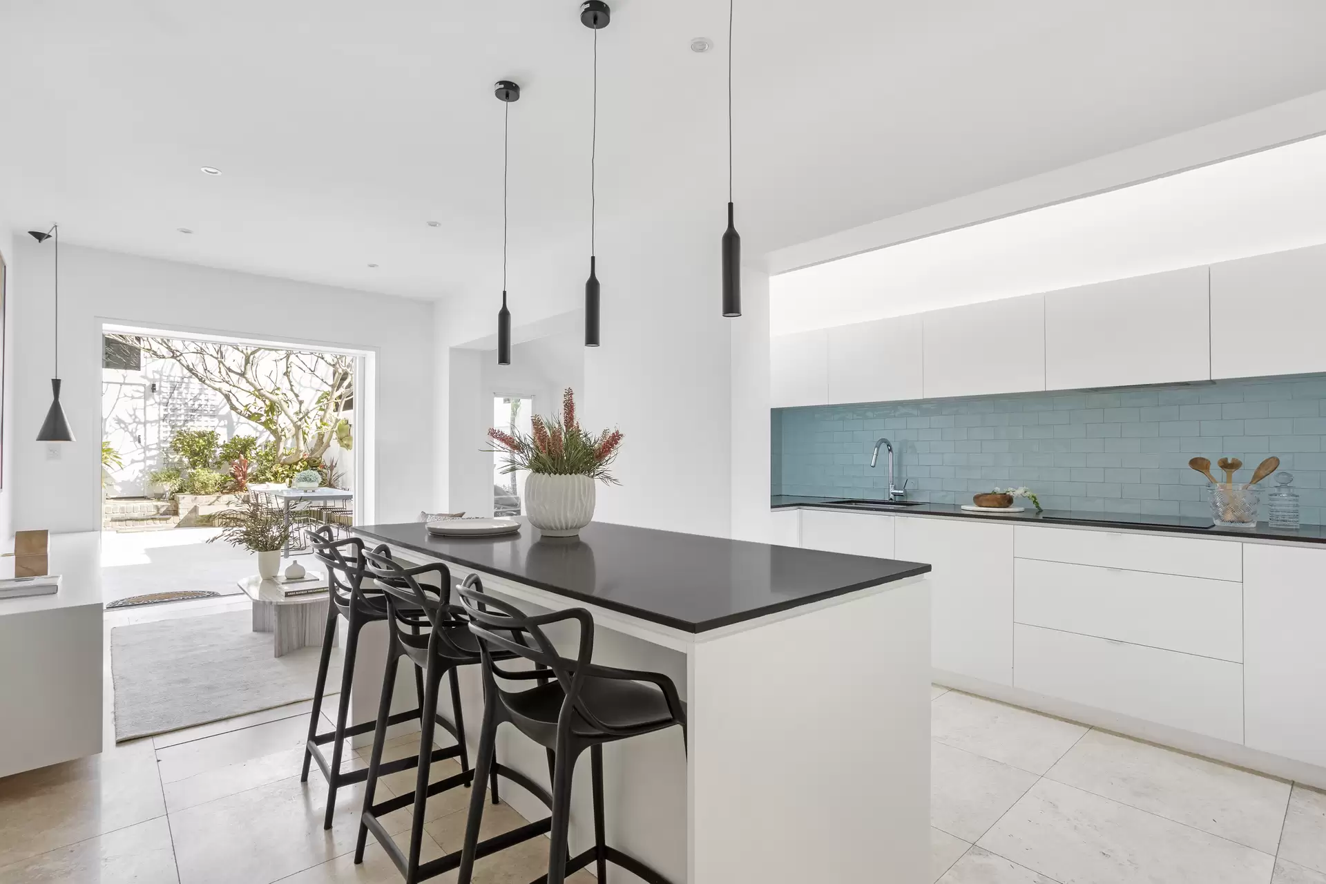 110 Edgecliff Road, Woollahra Sold by Sydney Sotheby's International Realty - image 1