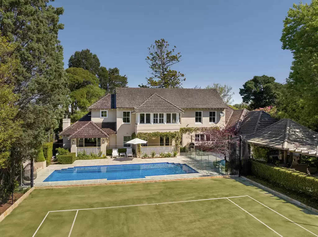 9 Pibrac Avenue, Warrawee Sold by Sydney Sotheby's International Realty