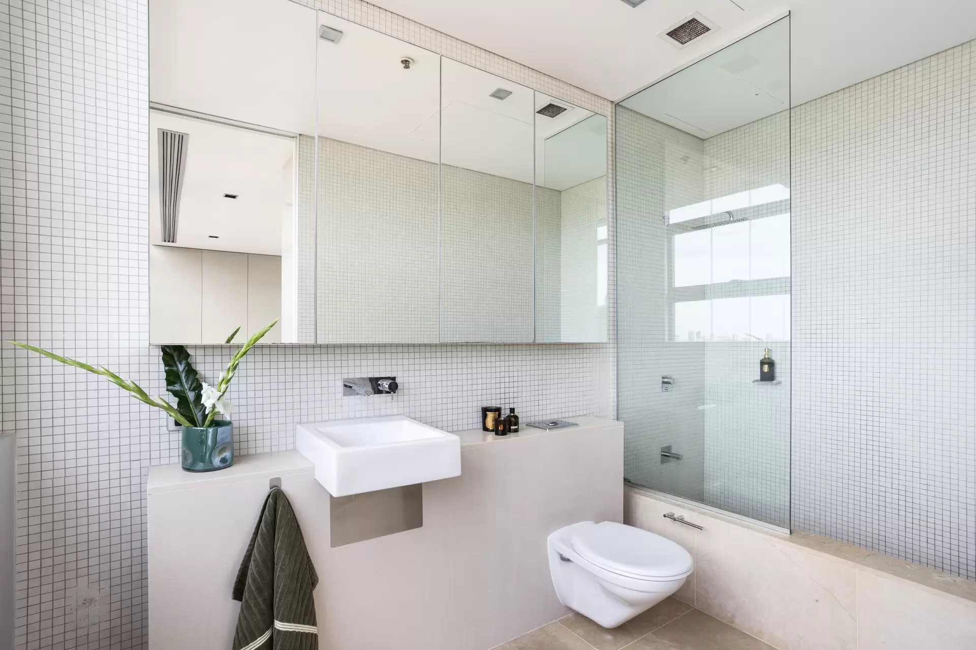 504/437 Bourke Street, Surry Hills Sold by Sydney Sotheby's International Realty - image 1